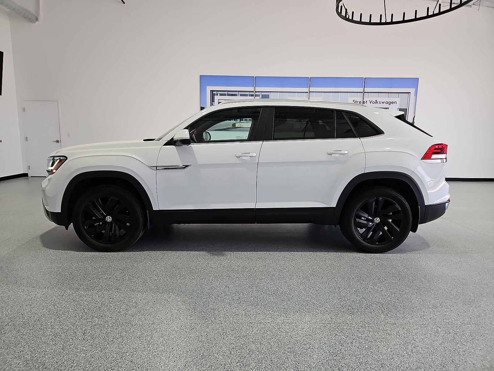 2023 Volkswagen Atlas Cross Sport 2.0T SE w/Technology