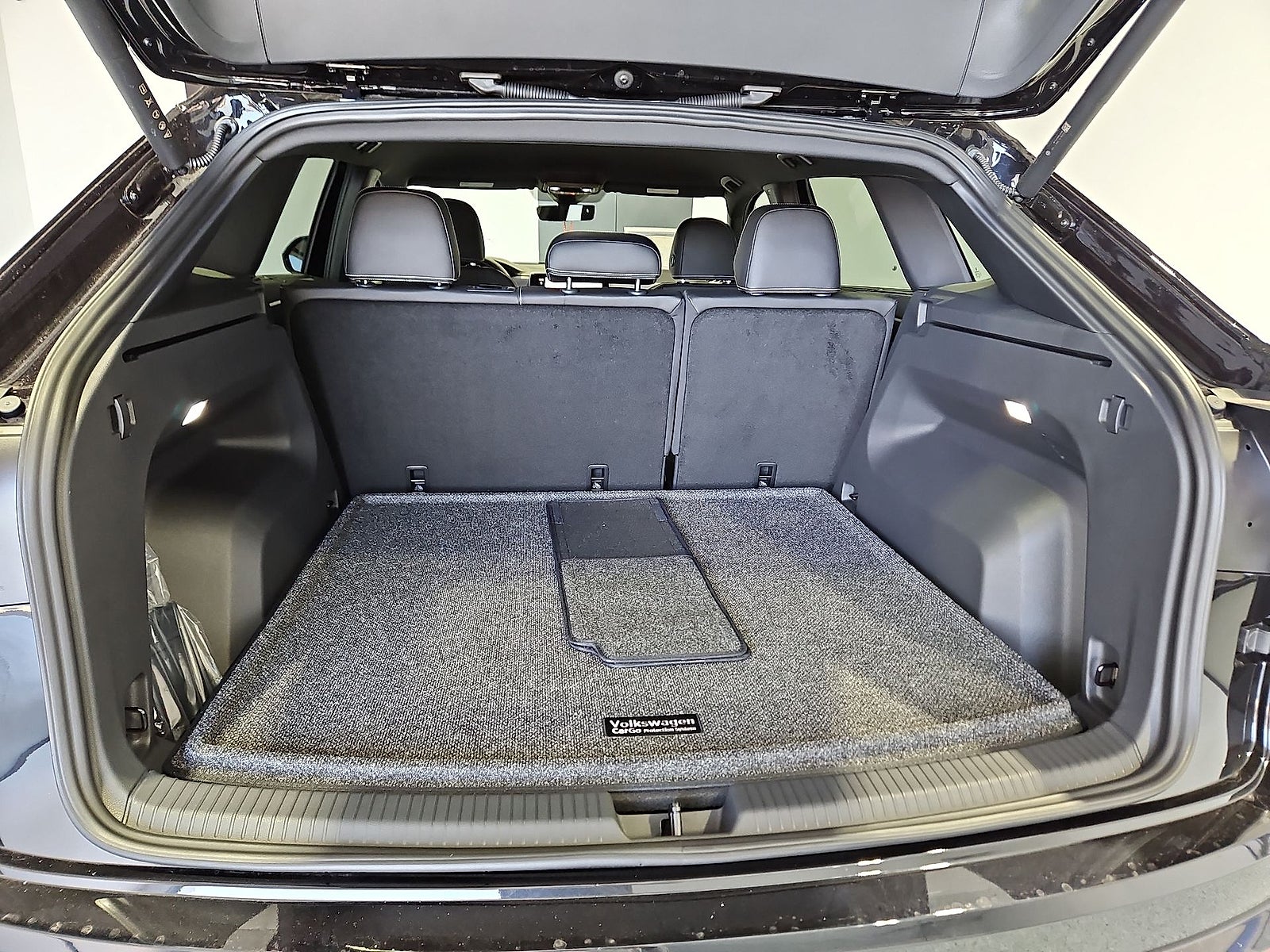 2026 Volkswagen Atlas Cross Sport SE with Technology