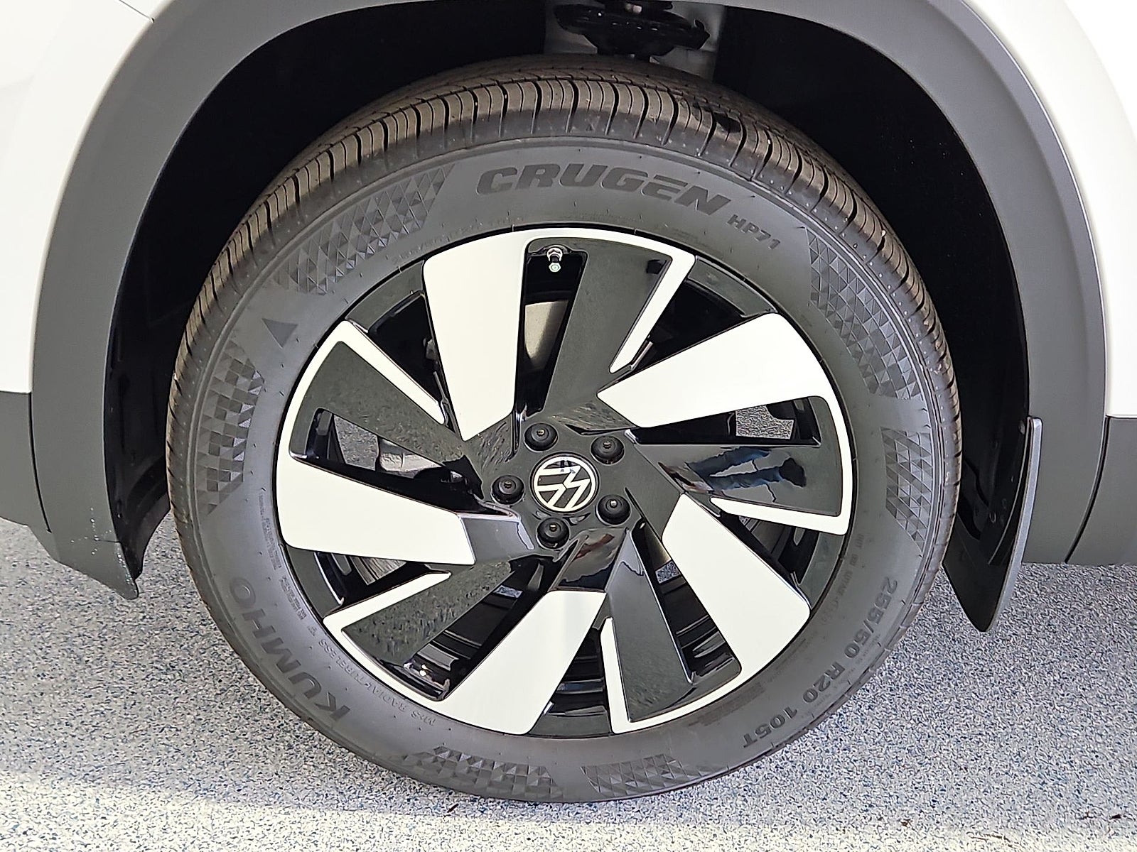 2026 Volkswagen Atlas Cross Sport SE with Technology