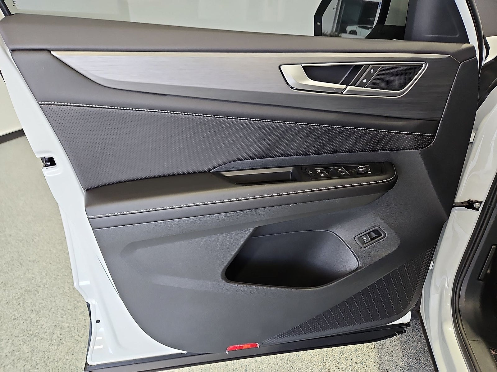 2026 Volkswagen Atlas Cross Sport SE with Technology