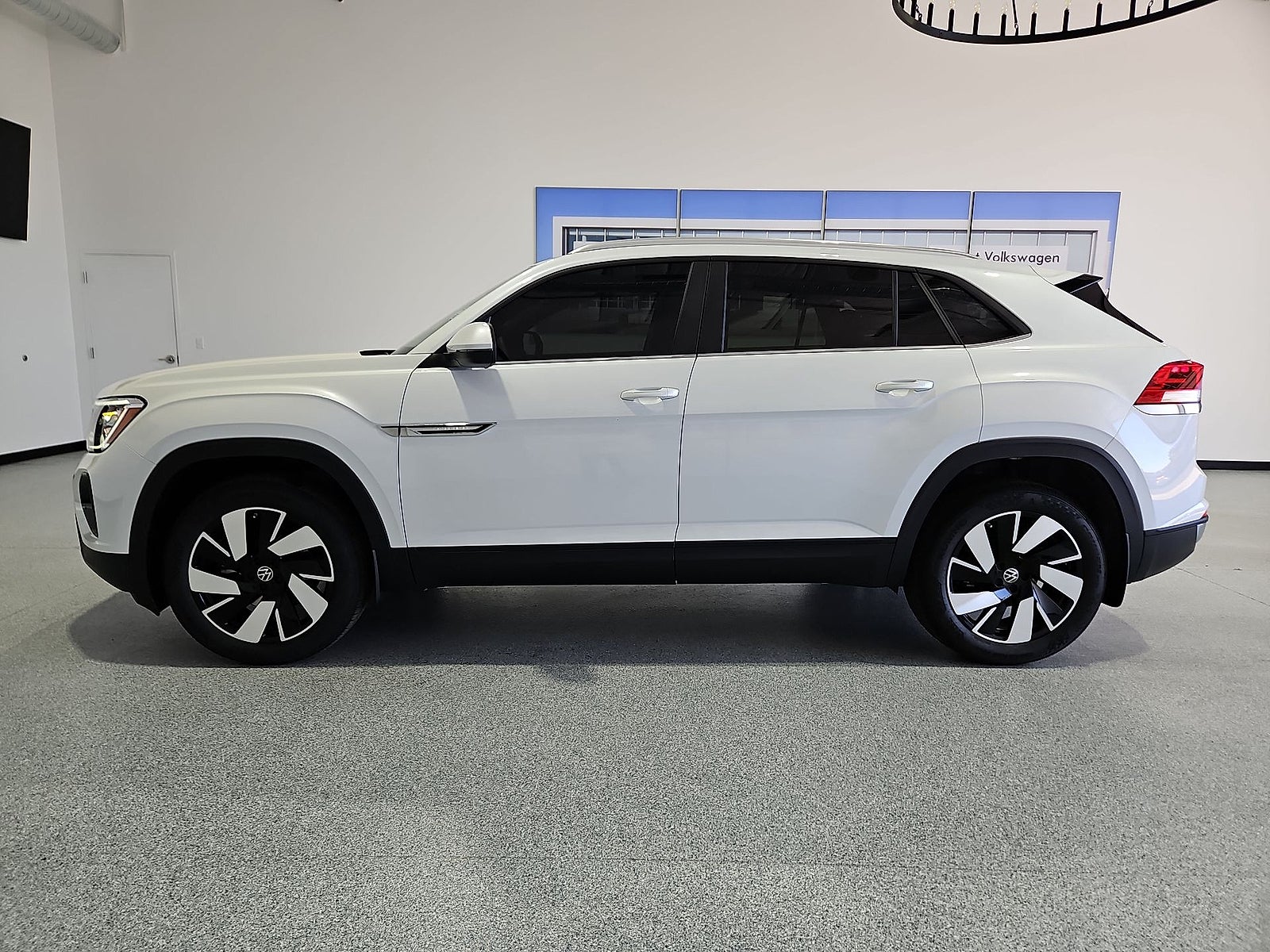 2026 Volkswagen Atlas Cross Sport SE with Technology
