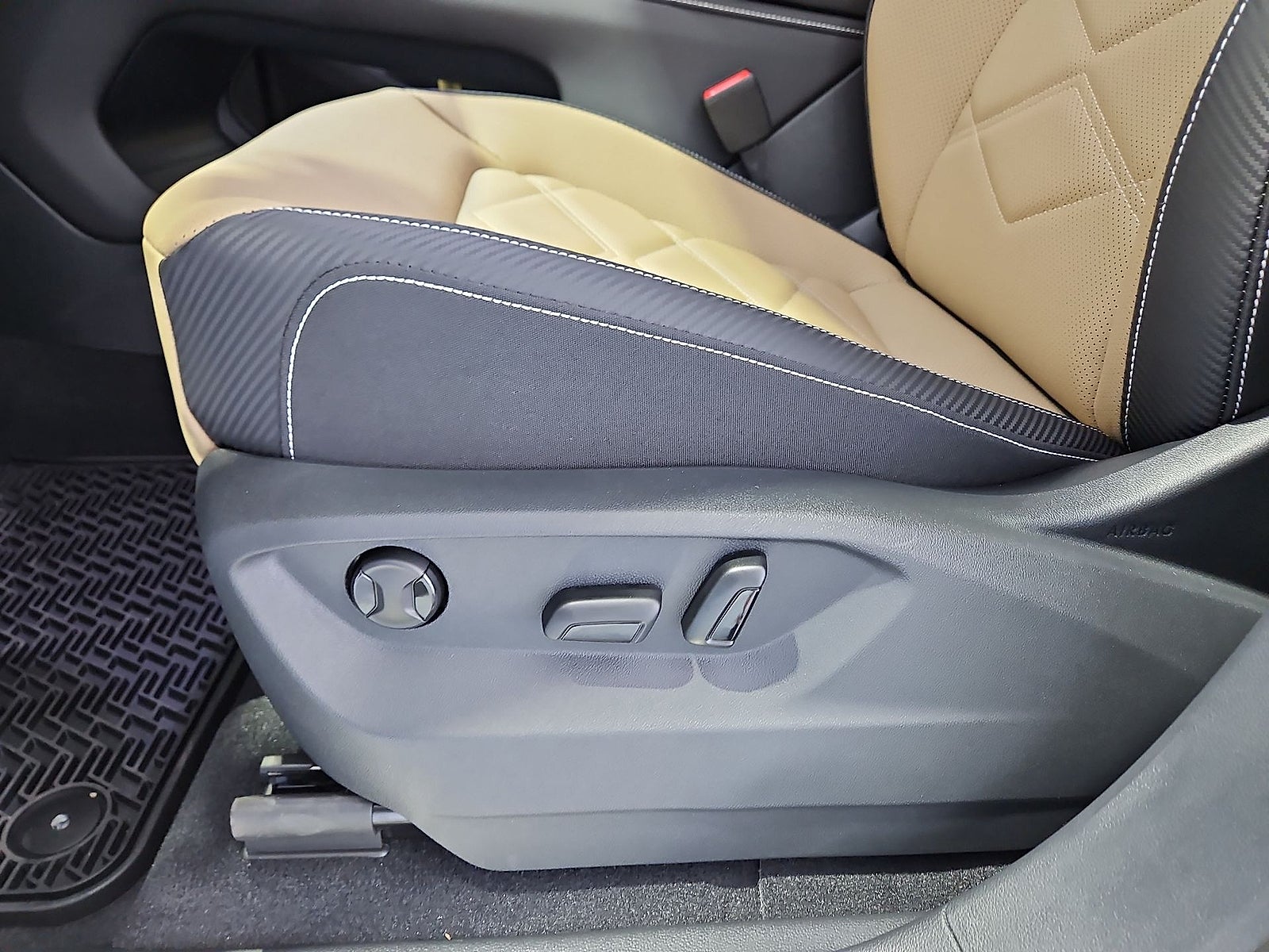 2026 Volkswagen Atlas Cross Sport SE with Technology