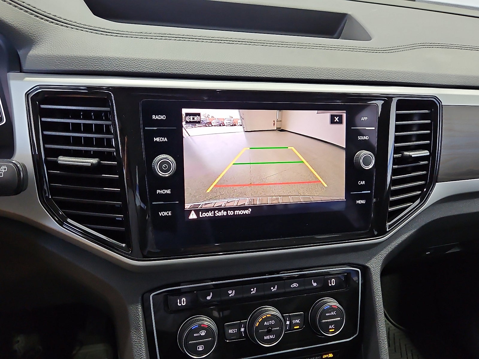 2023 Volkswagen Atlas 3.6L V6 SE w/Technology