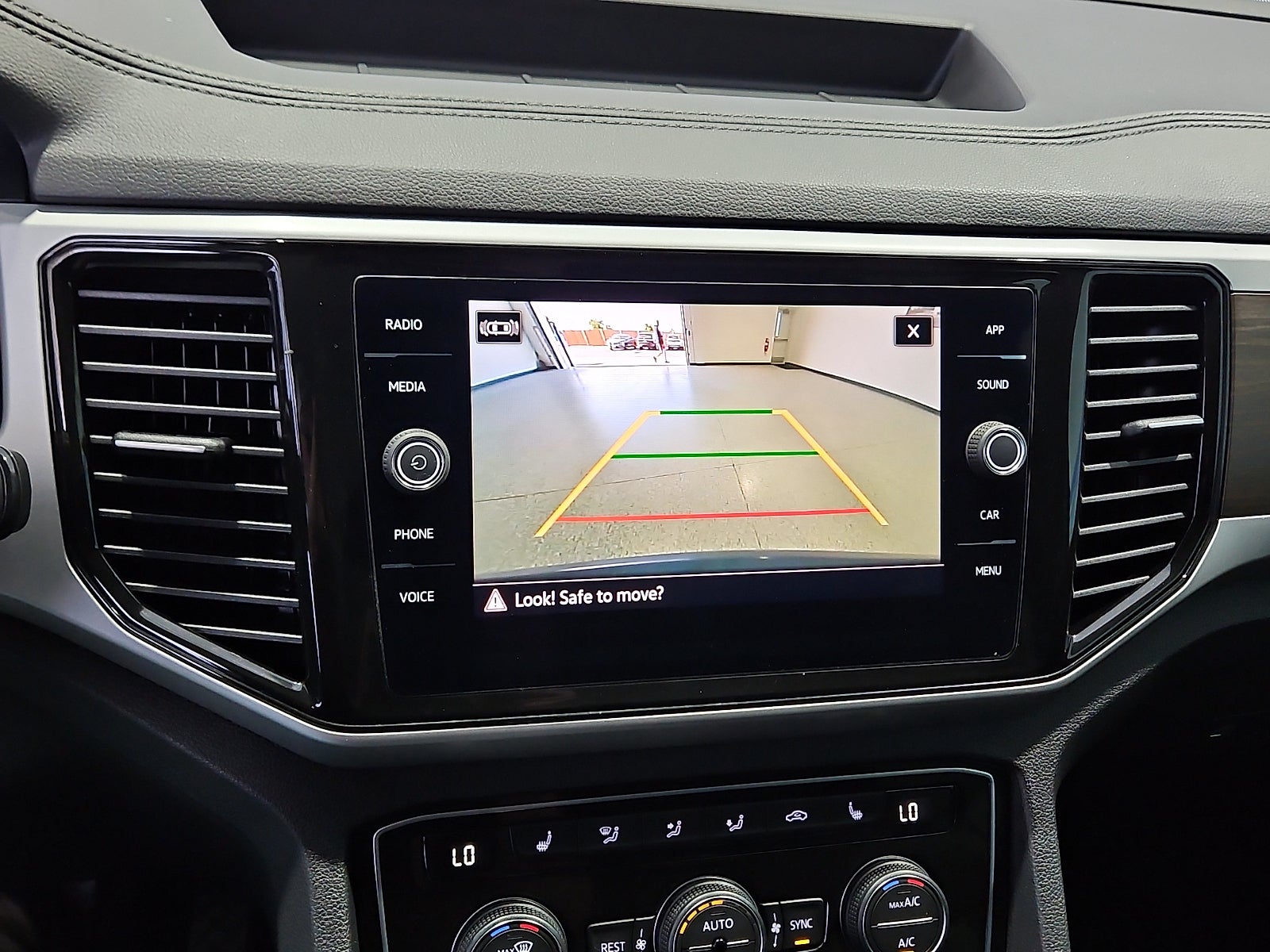 2022 Volkswagen Atlas 3.6L V6 SE w/Technology