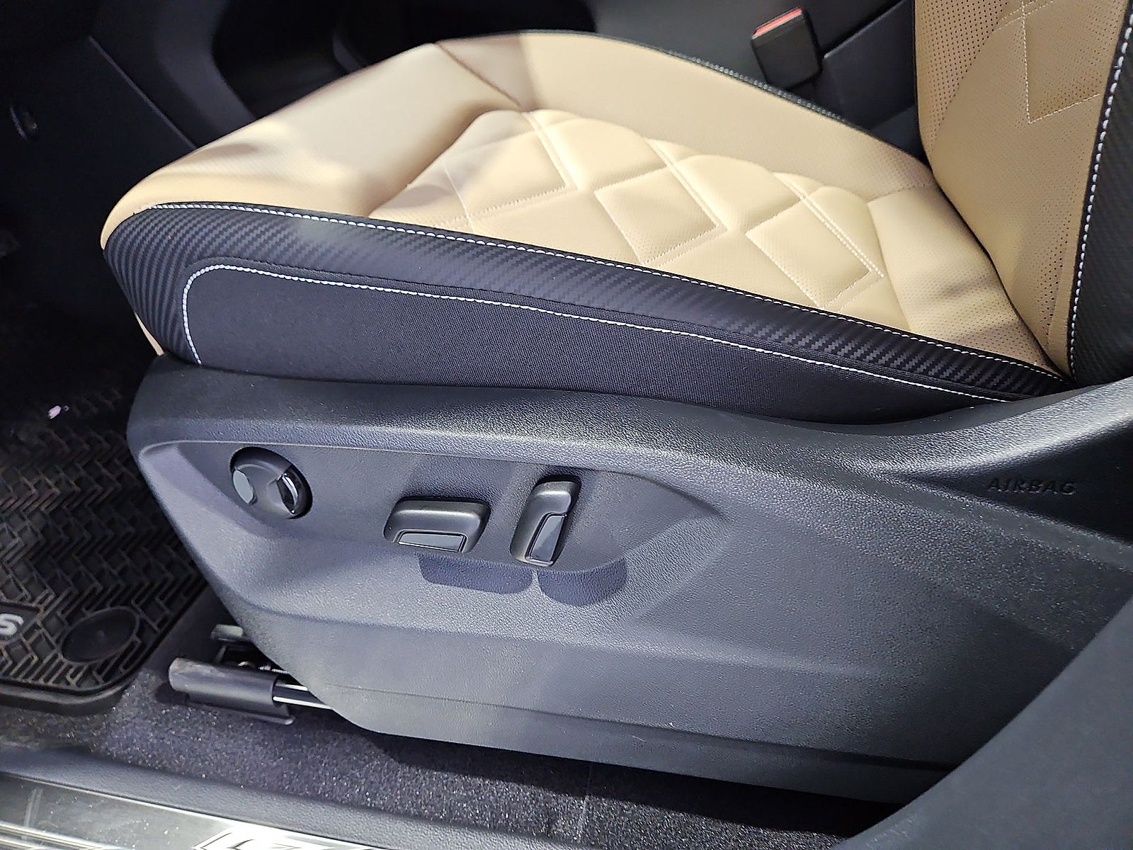 2026 Volkswagen Atlas Cross Sport SE with Technology