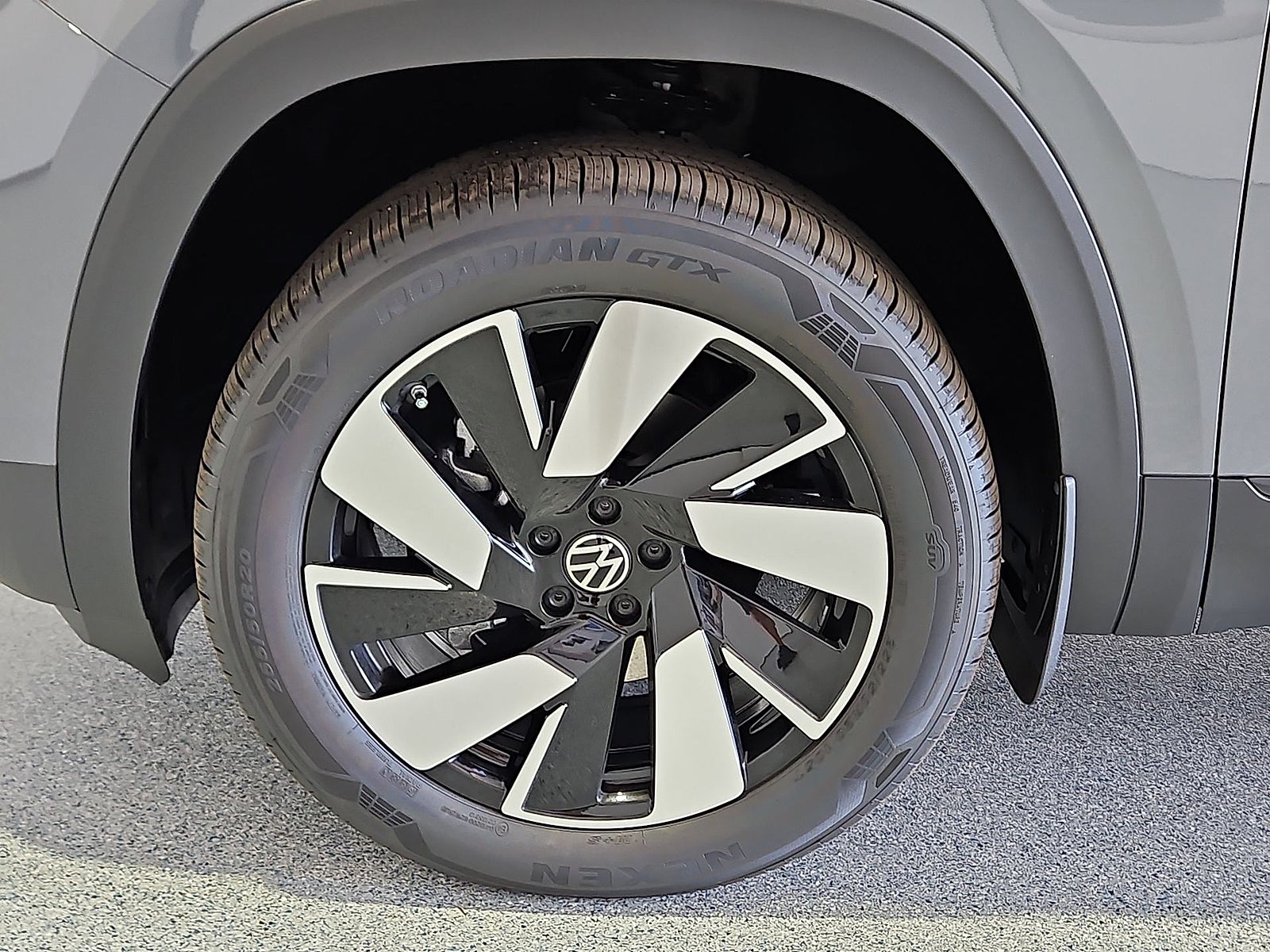 2026 Volkswagen Atlas Cross Sport SE with Technology
