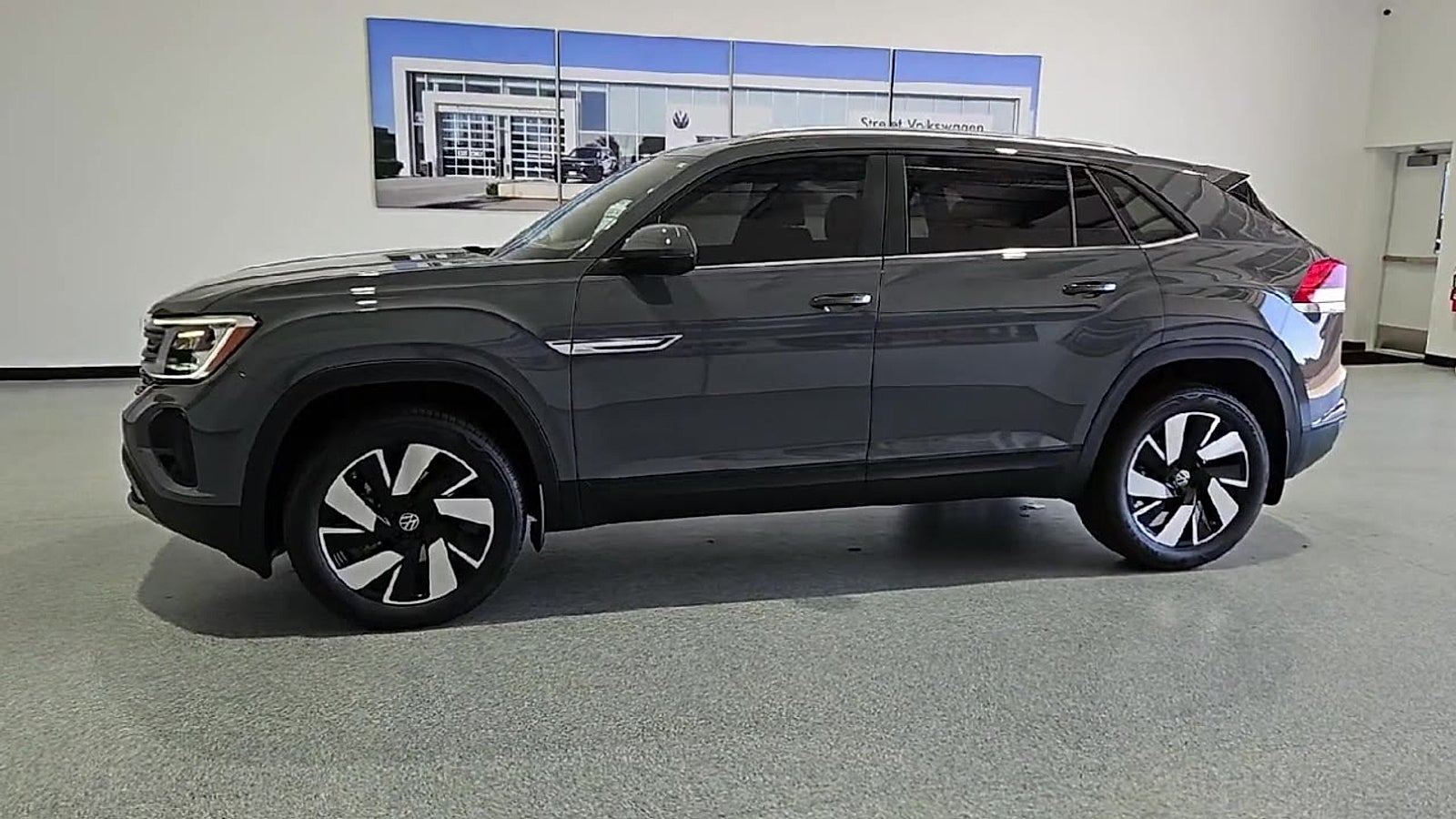 2026 Volkswagen Atlas Cross Sport SE with Technology