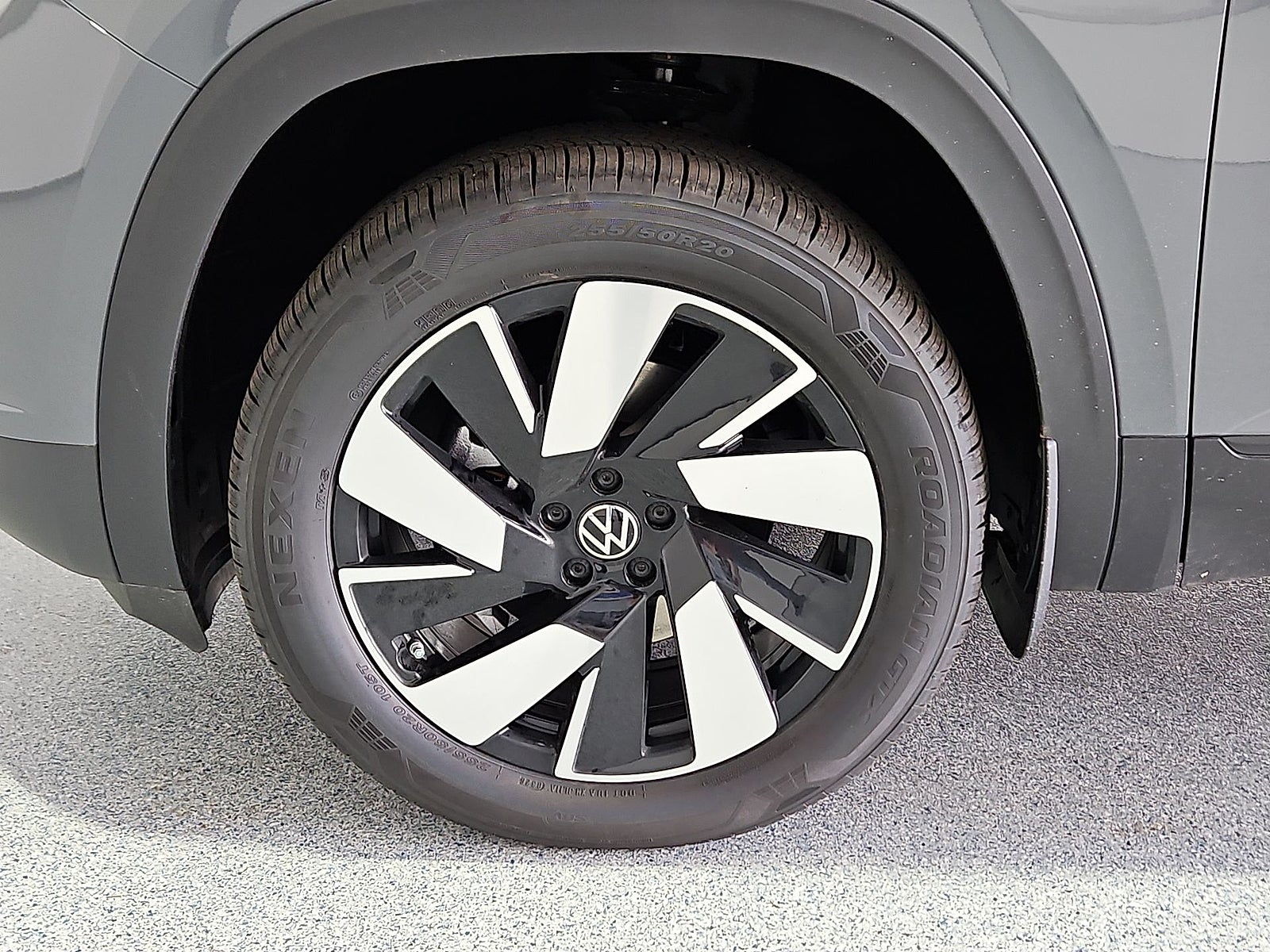 2026 Volkswagen Atlas Cross Sport SE with Technology
