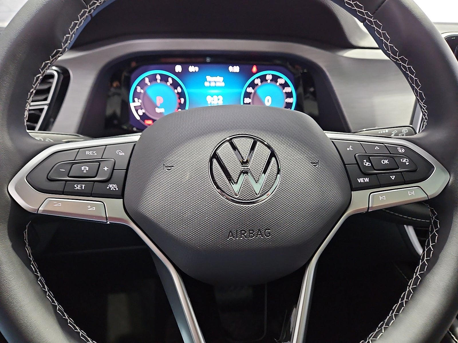 2026 Volkswagen Atlas Cross Sport SE with Technology