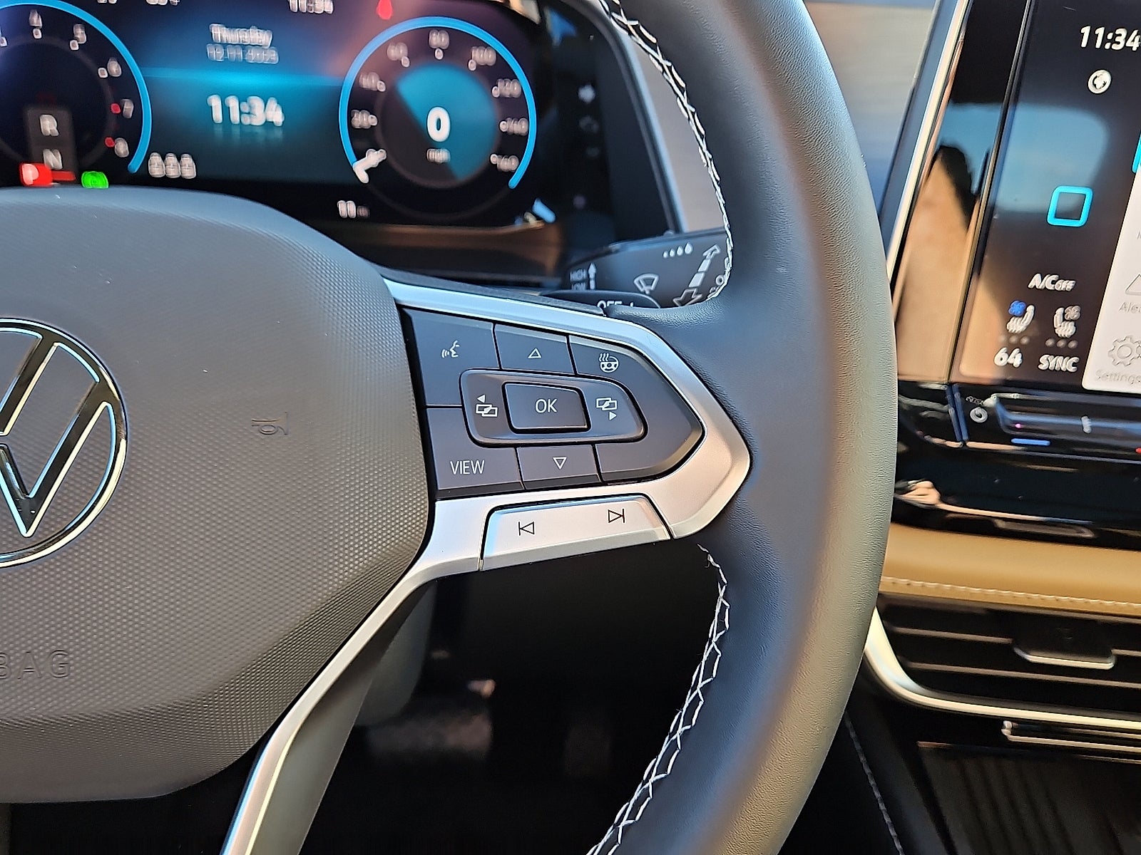 2026 Volkswagen Atlas Cross Sport 2.0T SE w/Technology