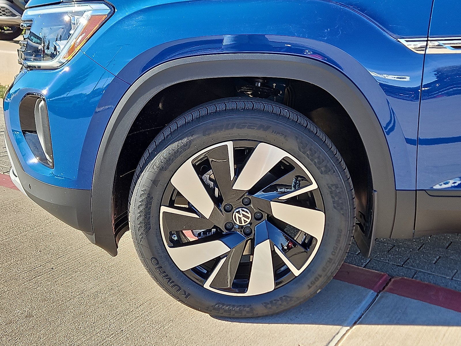 2026 Volkswagen Atlas Cross Sport 2.0T SE w/Technology