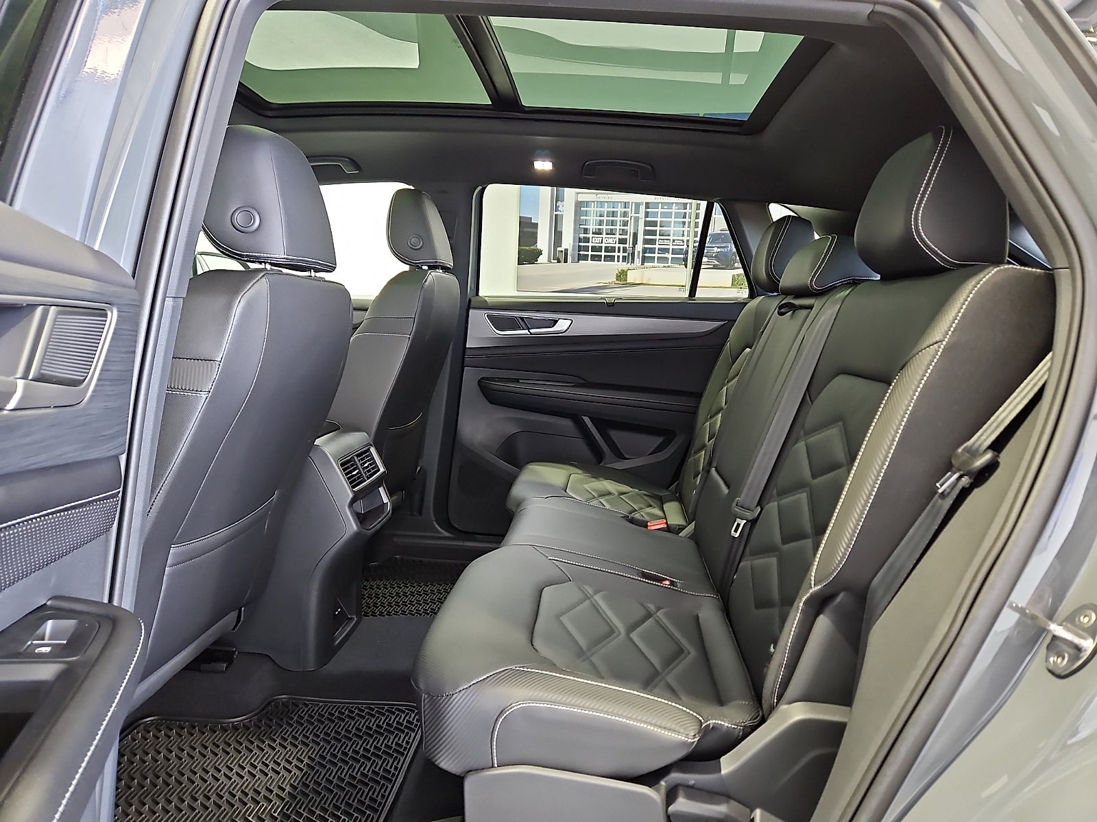 2026 Volkswagen Atlas Cross Sport SE with Technology