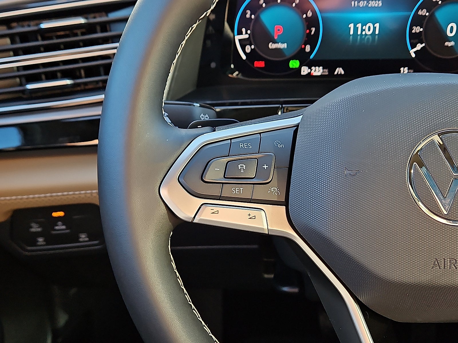 2026 Volkswagen Atlas Cross Sport 2.0T SE w/Technology