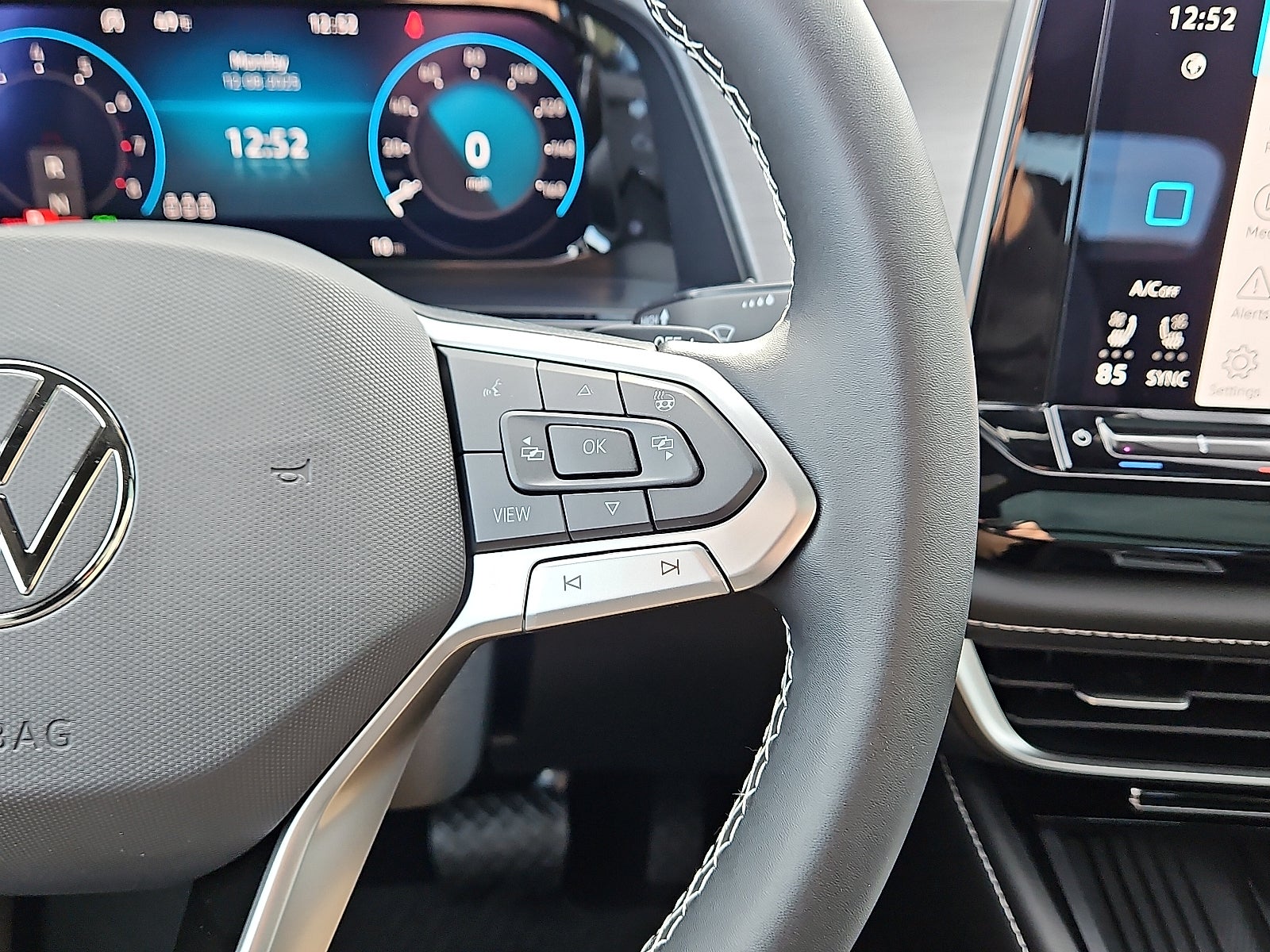 2026 Volkswagen Atlas Cross Sport 2.0T SE w/Technology