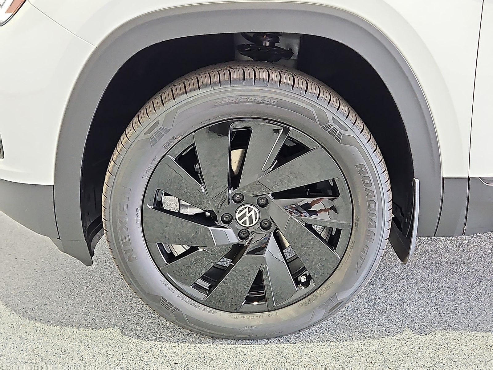 2026 Volkswagen Atlas Cross Sport SE with Technology