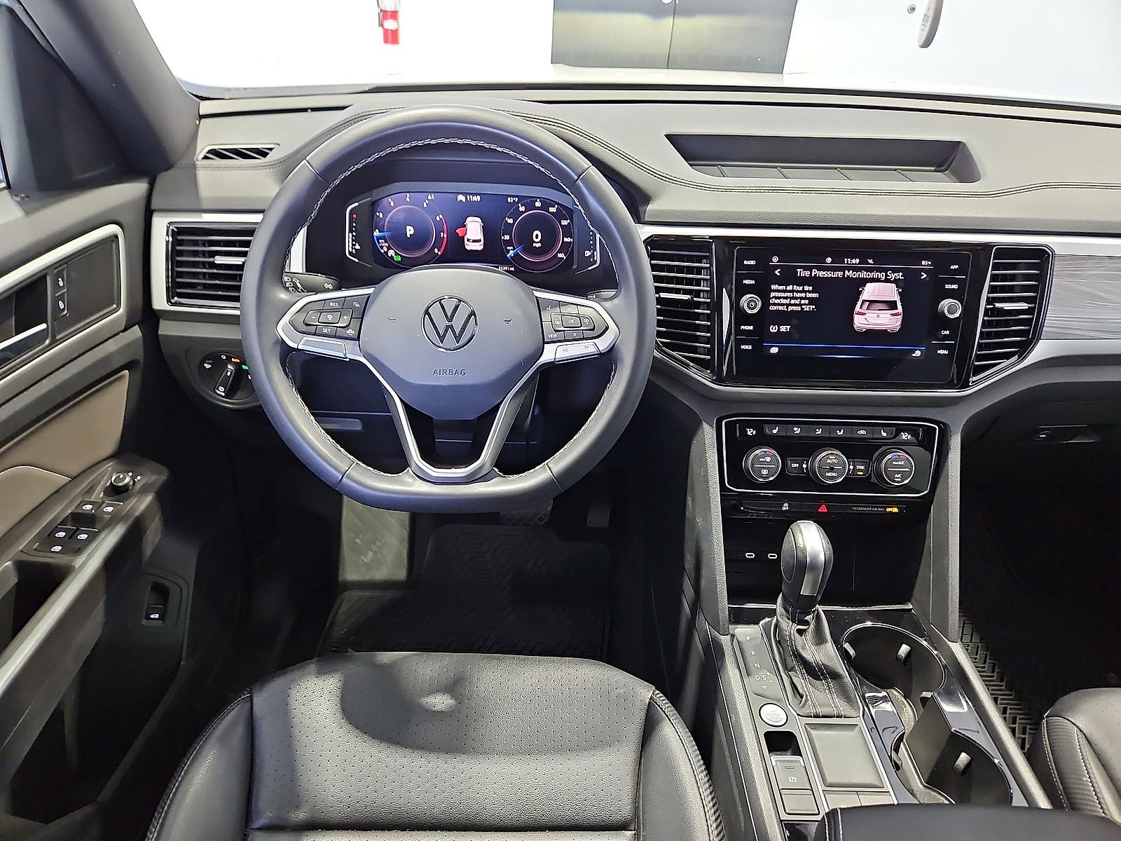 2023 Volkswagen Atlas Cross Sport 2.0T SE w/Technology