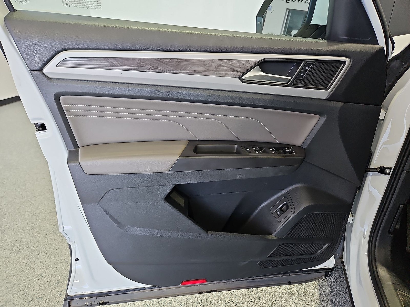 2023 Volkswagen Atlas Cross Sport 2.0T SE w/Technology