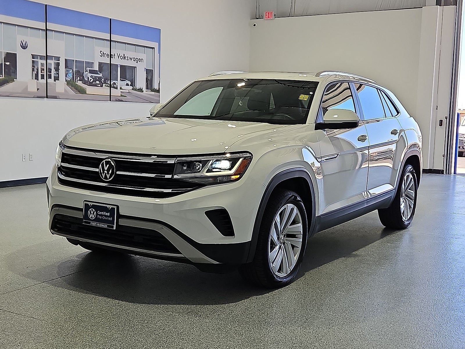 2023 Volkswagen Atlas Cross Sport 2.0T SE w/Technology