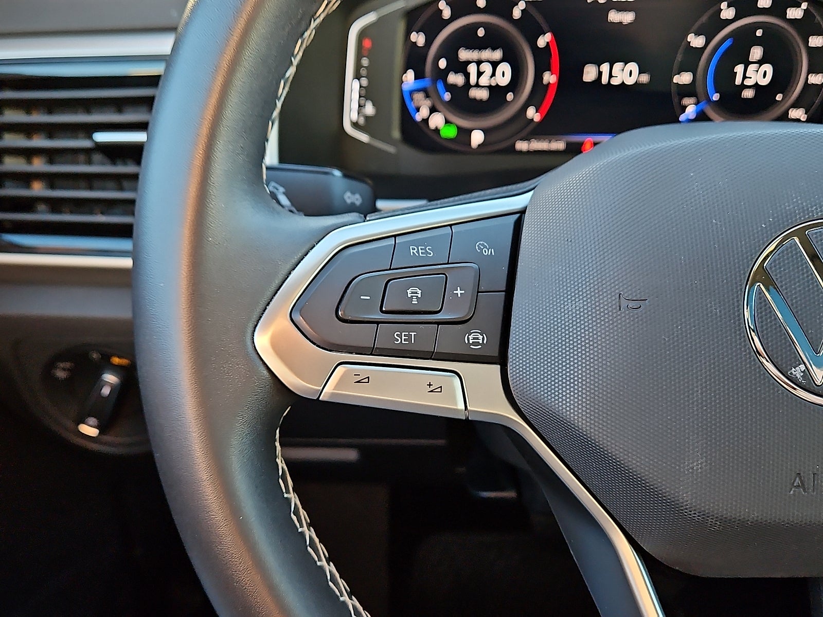 2022 Volkswagen Atlas Cross Sport 2.0T SE w/Technology