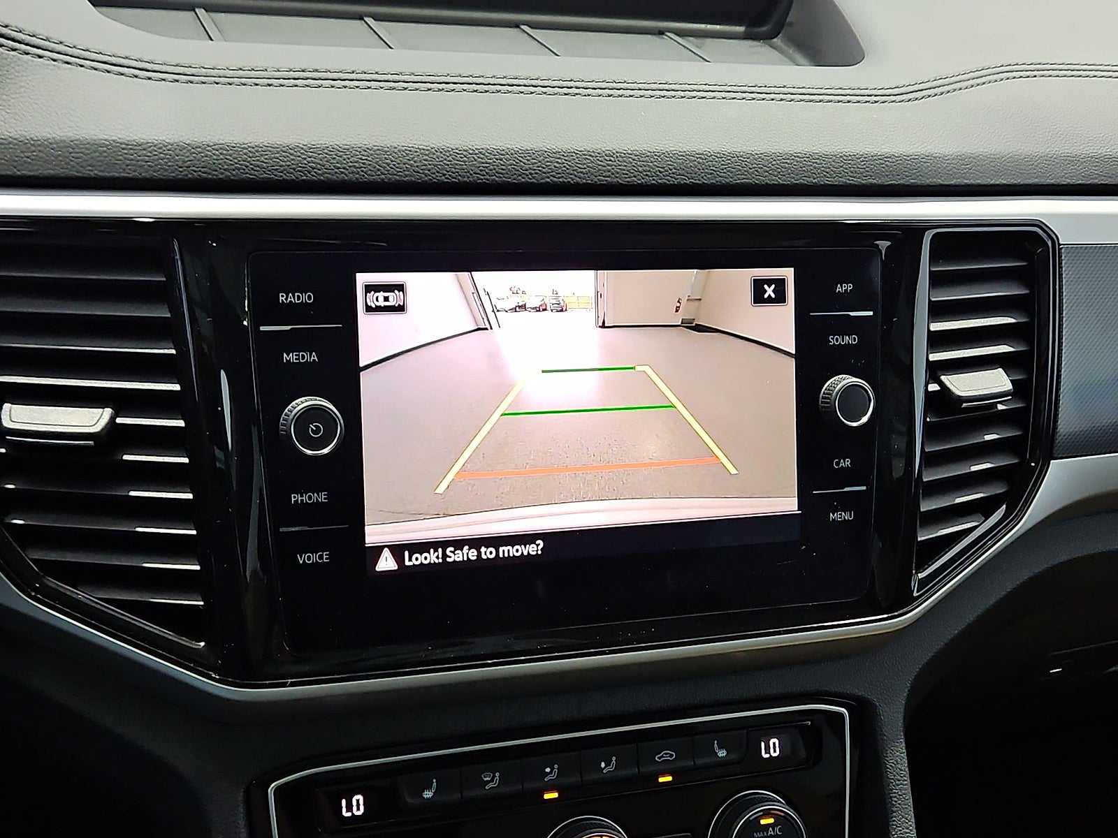 2023 Volkswagen Atlas Cross Sport 2.0T SE w/Technology