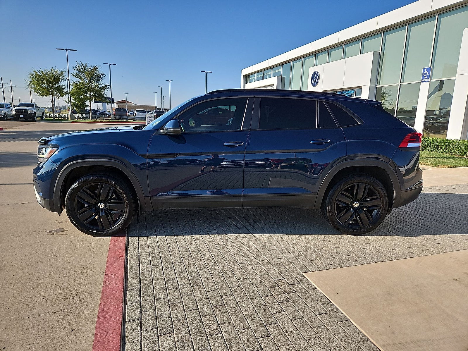 2022 Volkswagen Atlas Cross Sport 2.0T SE w/Technology