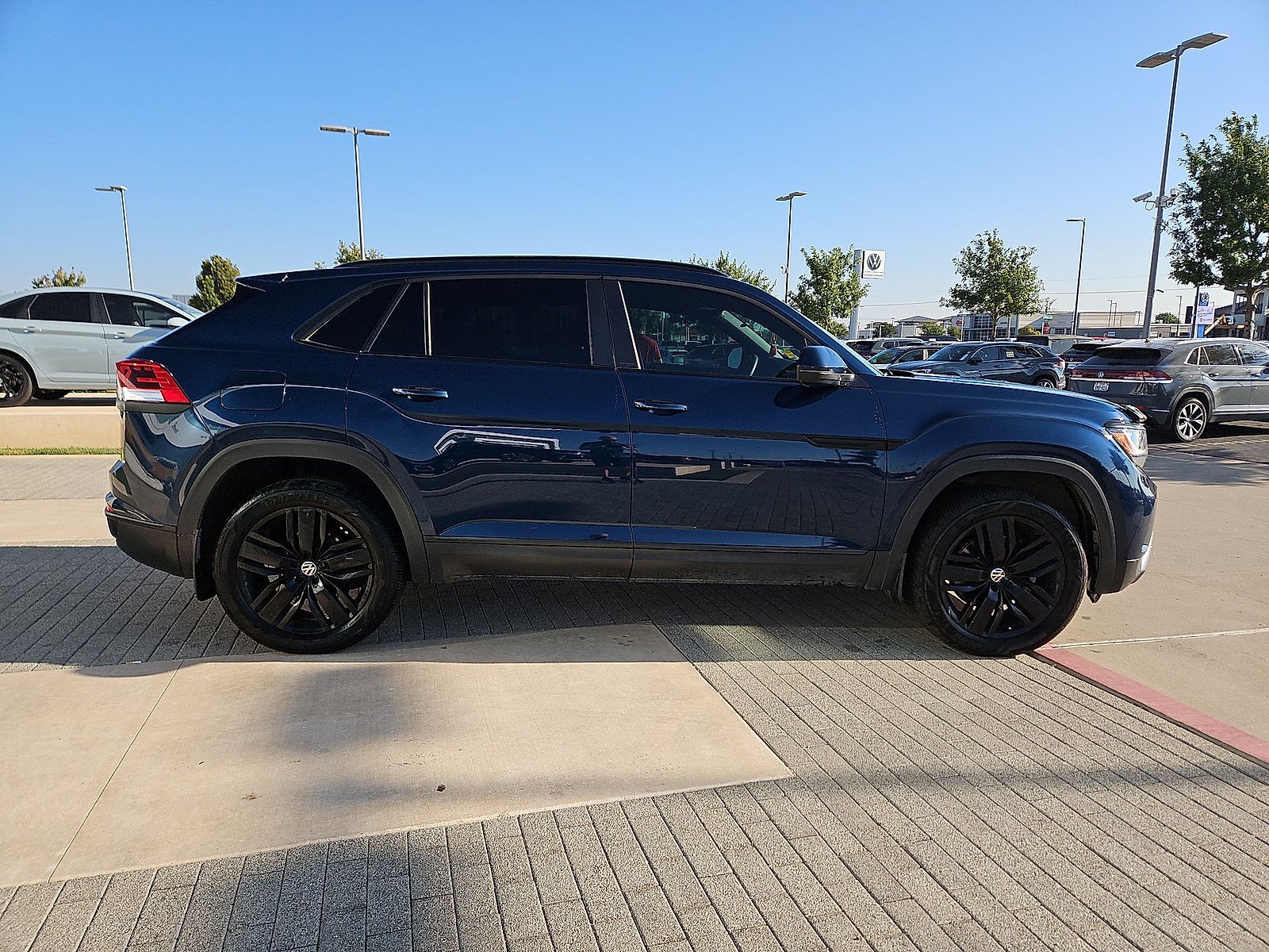 2022 Volkswagen Atlas Cross Sport 2.0T SE w/Technology