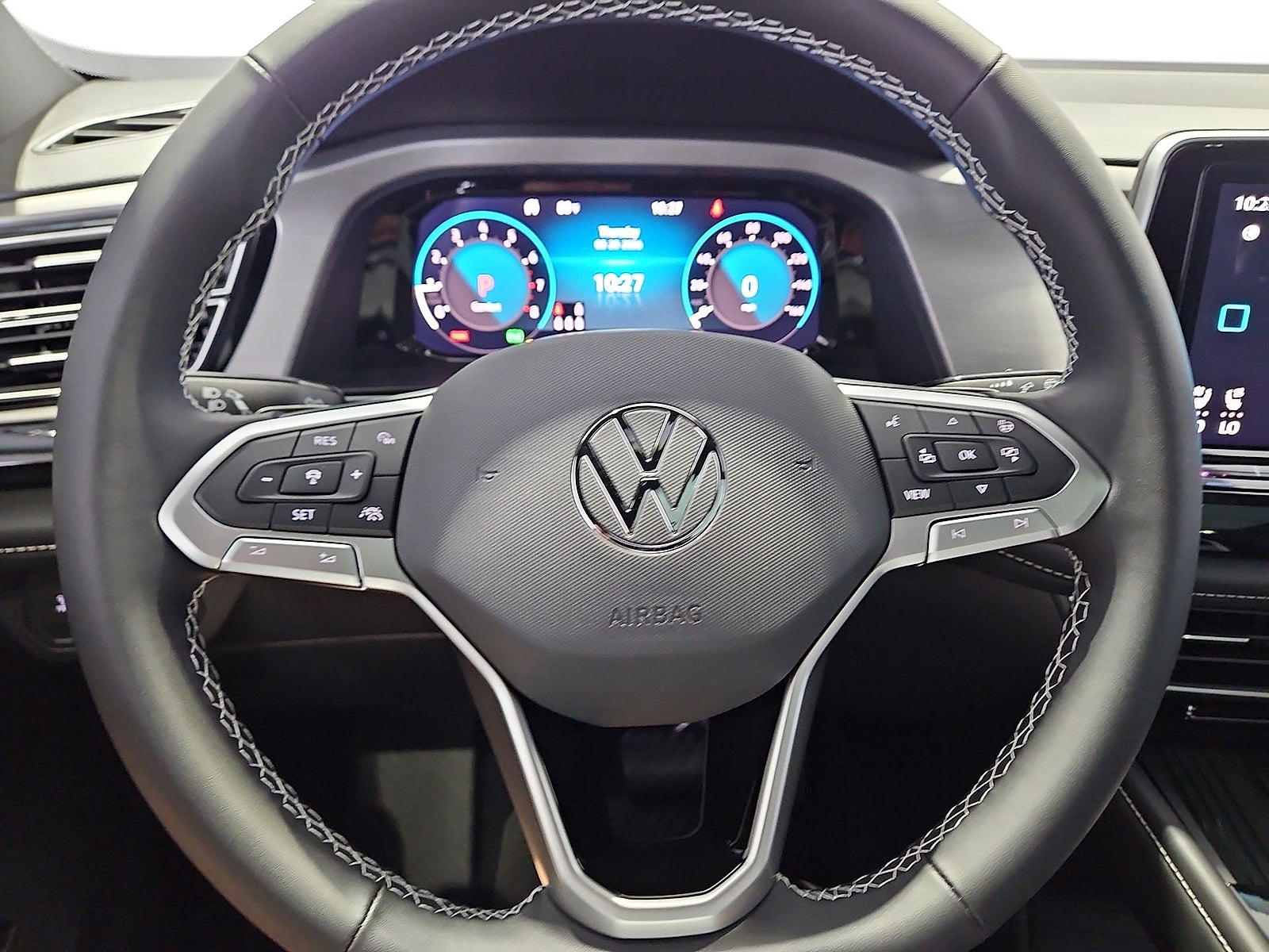 2026 Volkswagen Atlas Cross Sport SE with Technology