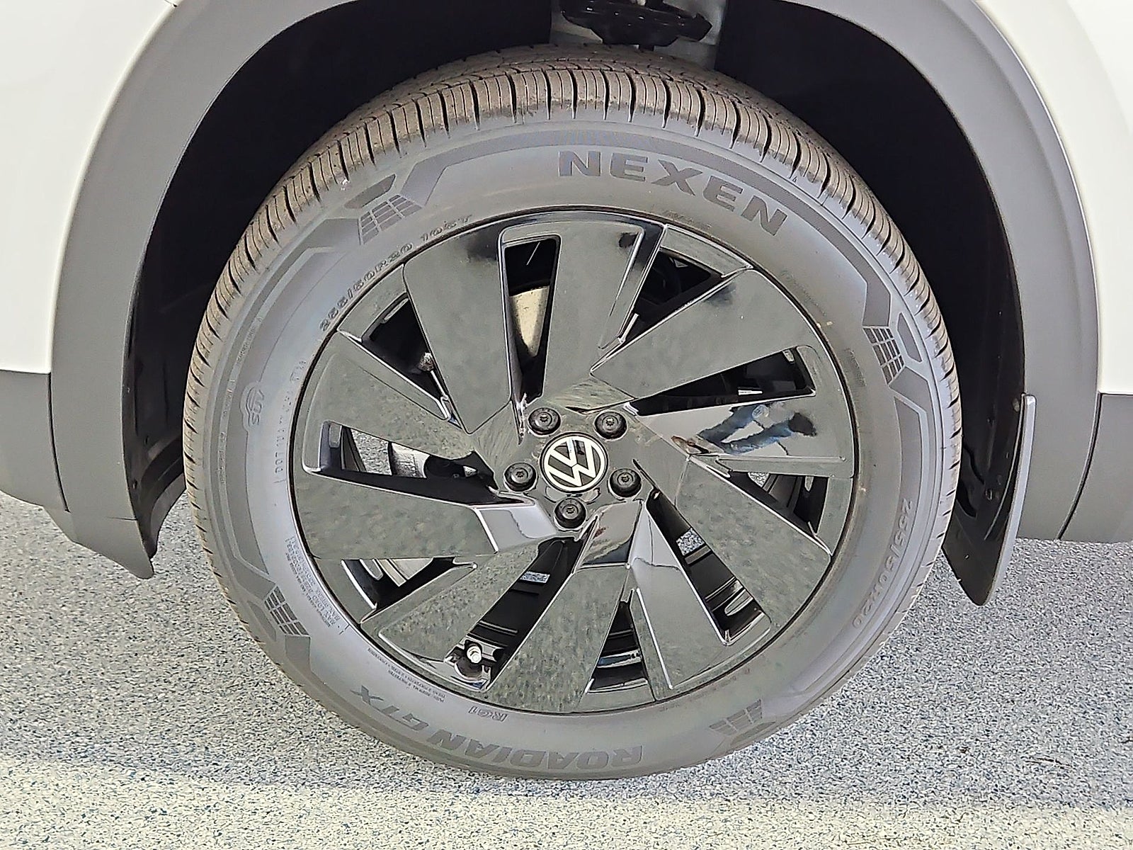 2026 Volkswagen Atlas Cross Sport SE with Technology