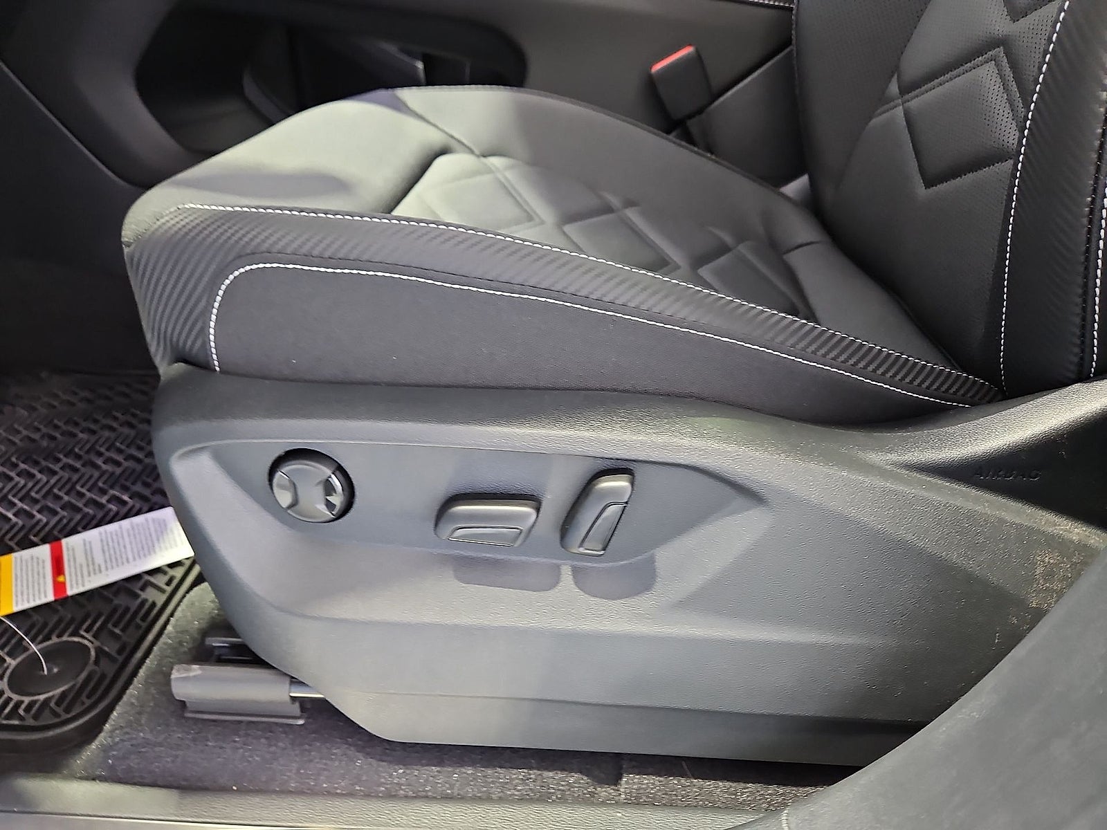2026 Volkswagen Atlas Cross Sport SE with Technology