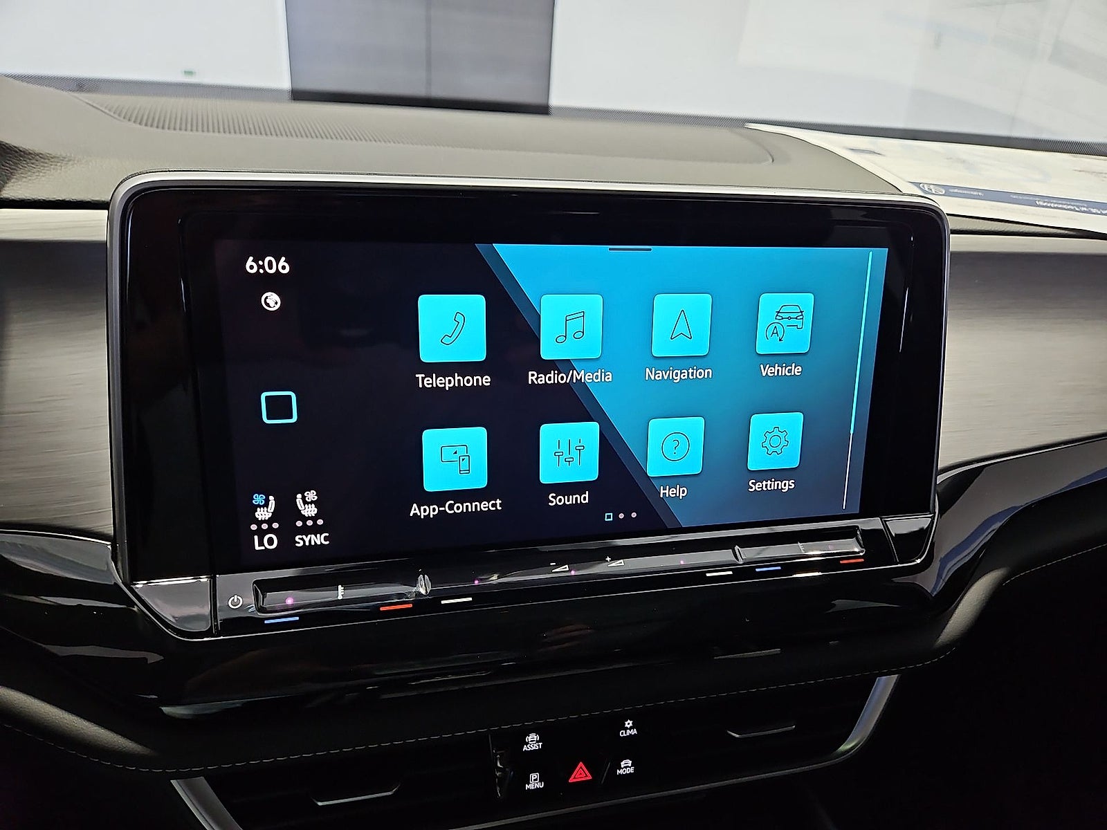 2026 Volkswagen Atlas Cross Sport SE with Technology