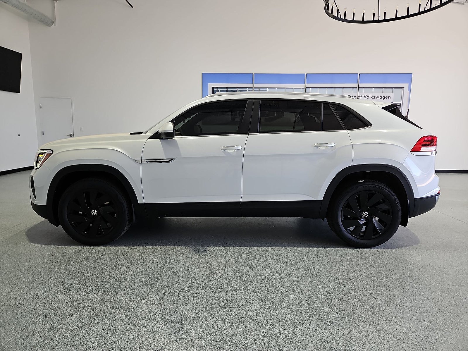 2026 Volkswagen Atlas Cross Sport SE with Technology