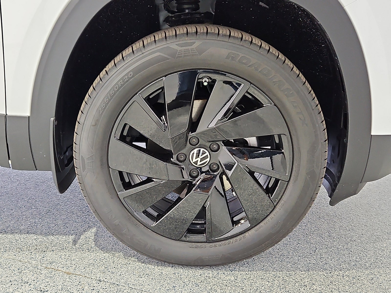 2026 Volkswagen Atlas Cross Sport SE with Technology