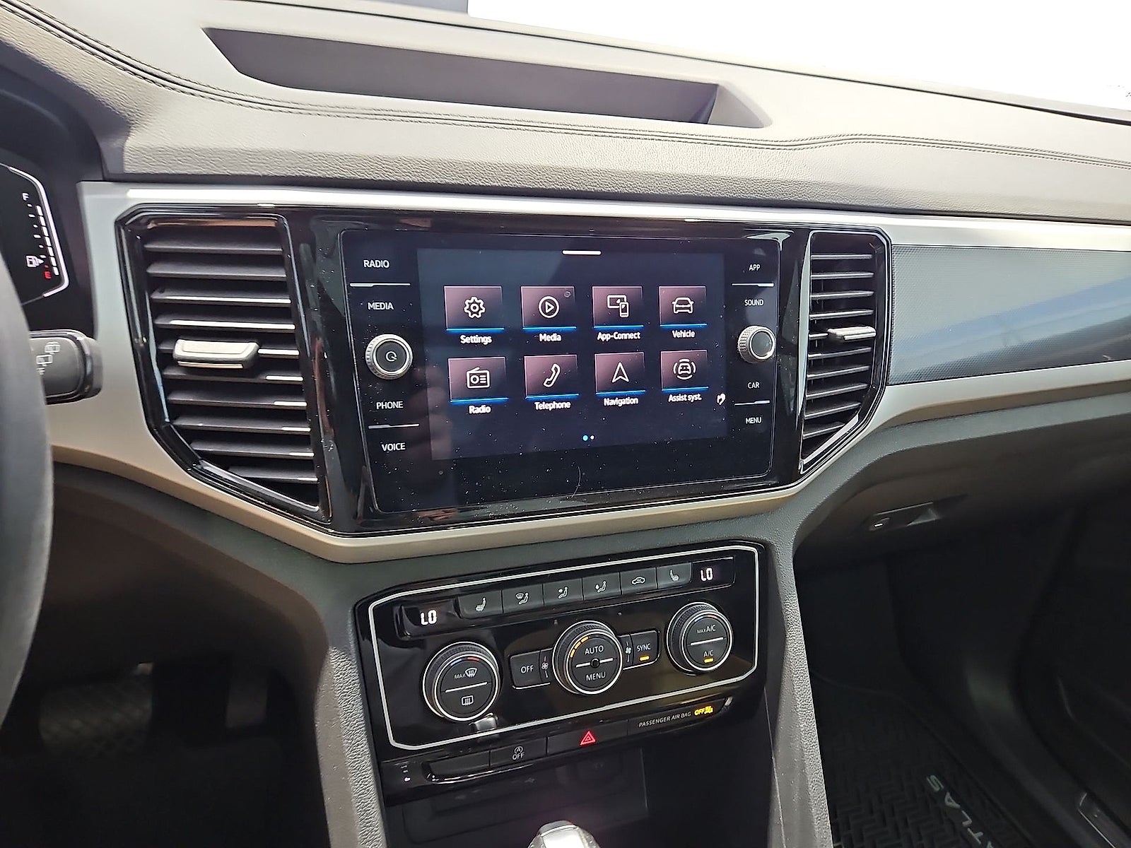 2023 Volkswagen Atlas Cross Sport 3.6L V6 SE w/Technology