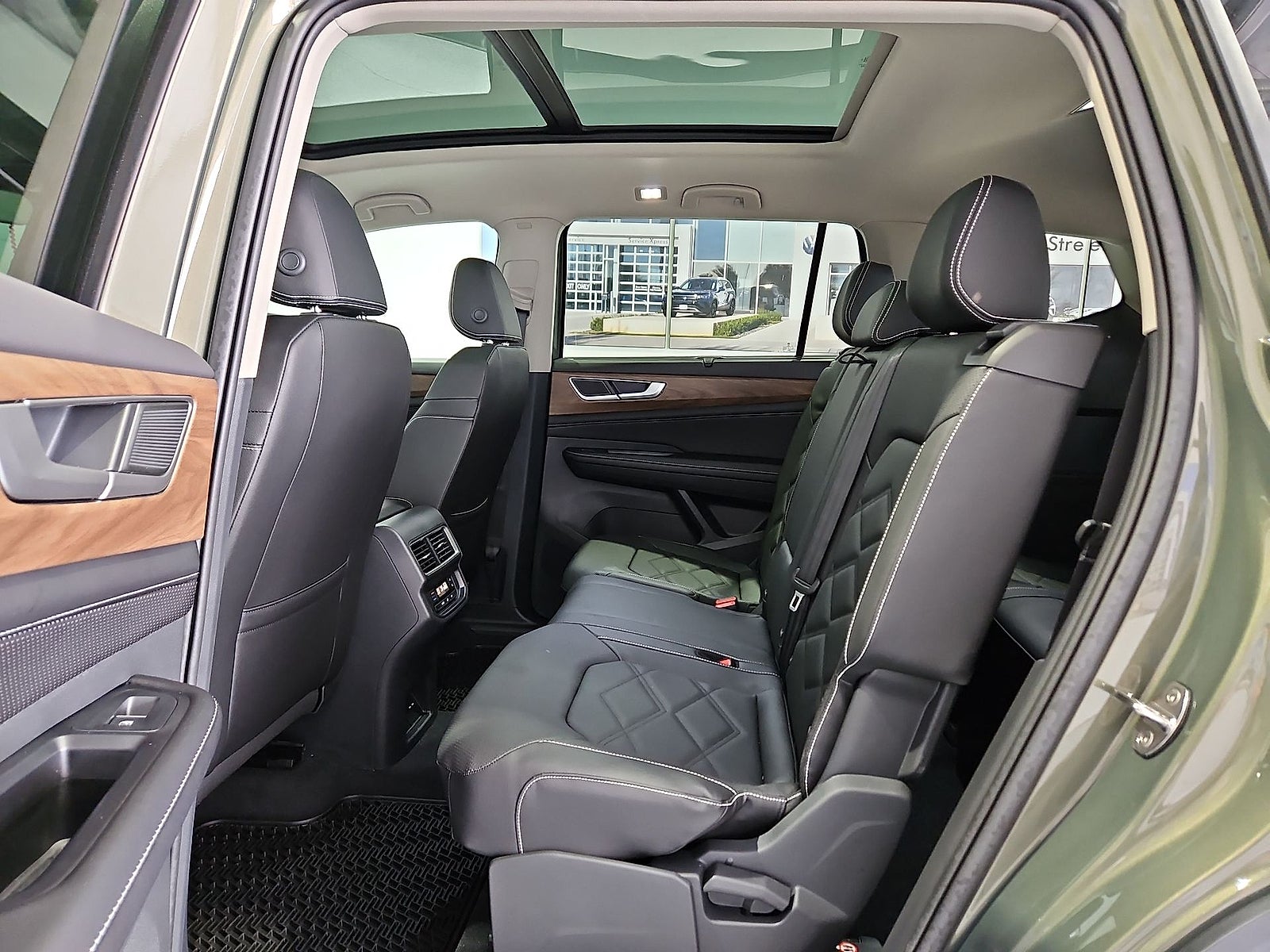 2026 Volkswagen Atlas SE with Technology
