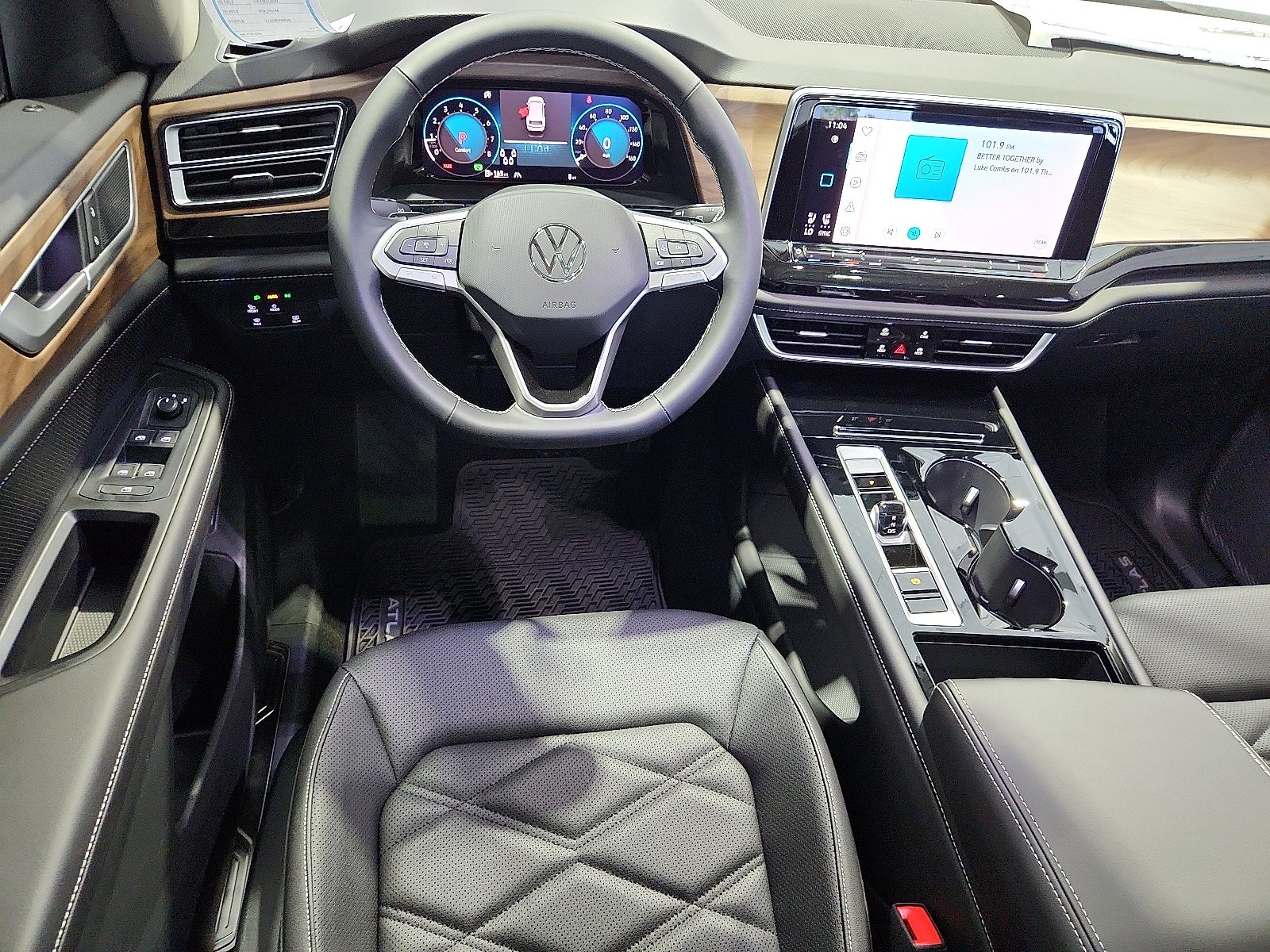 2026 Volkswagen Atlas SE with Technology