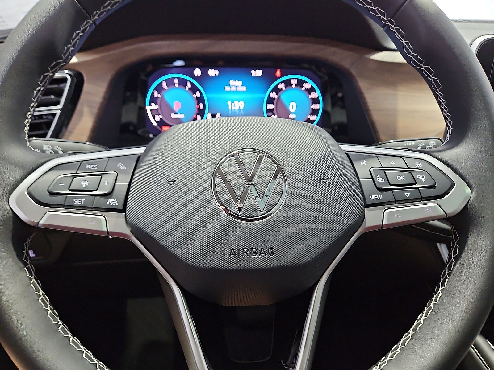2026 Volkswagen Atlas SE with Technology