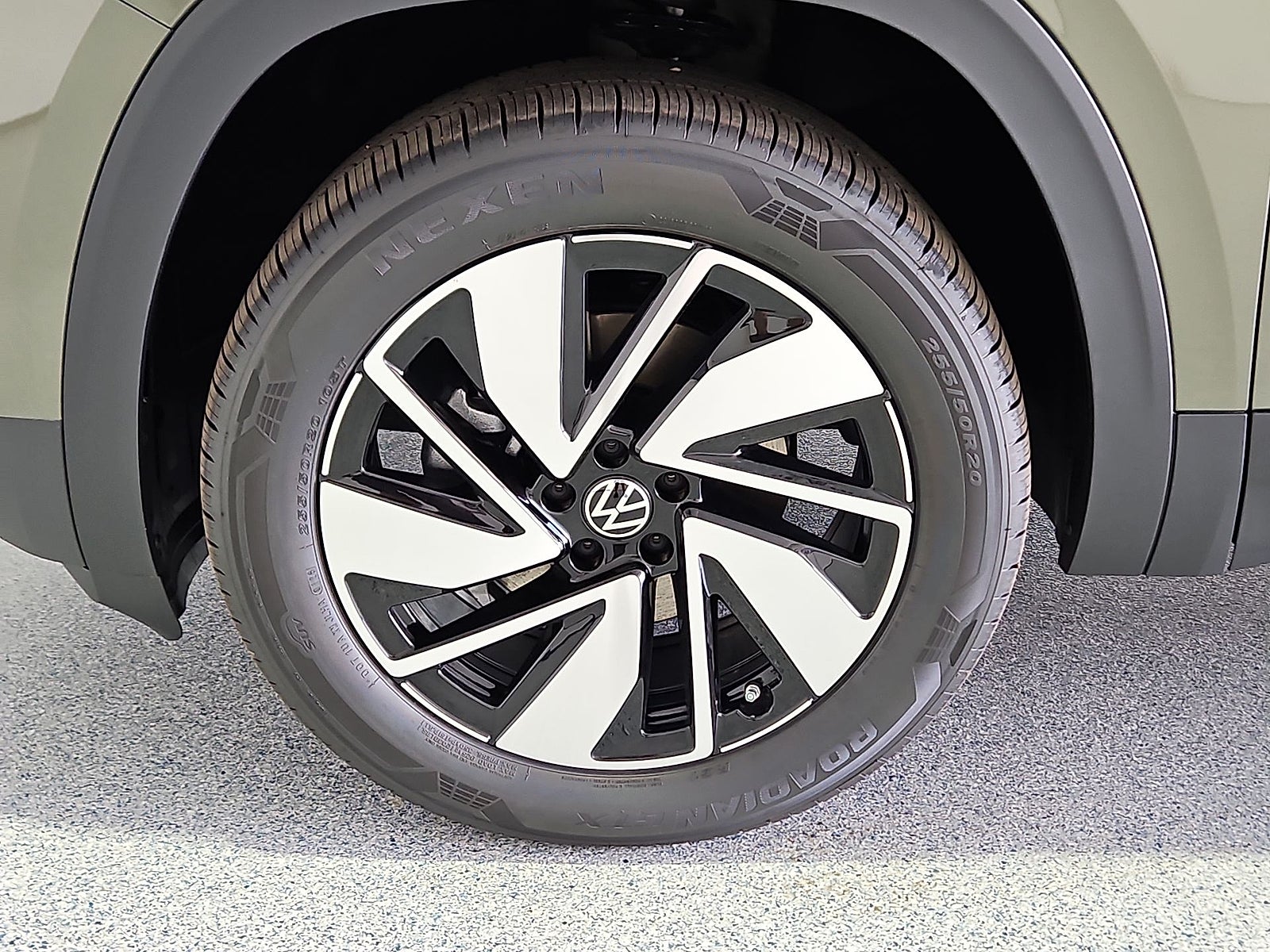 2026 Volkswagen Atlas SE with Technology