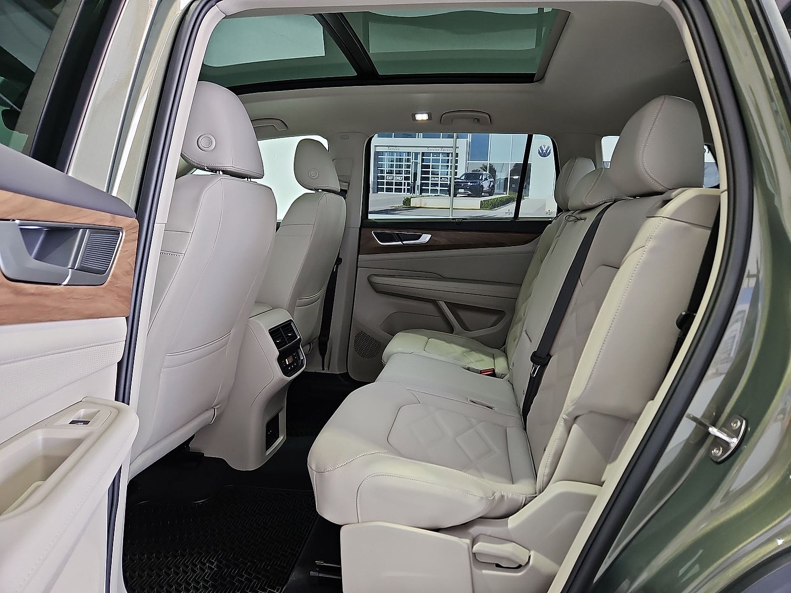 2026 Volkswagen Atlas SE with Technology