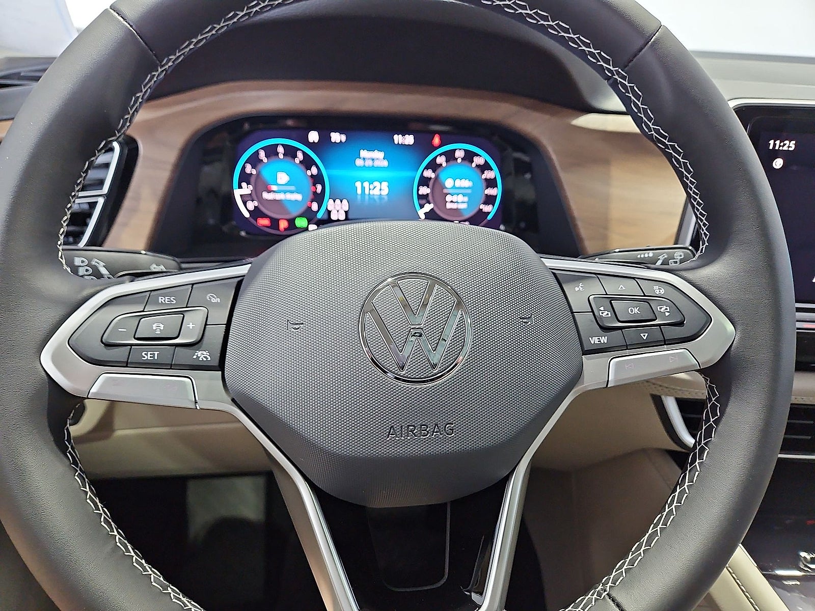 2026 Volkswagen Atlas SE with Technology