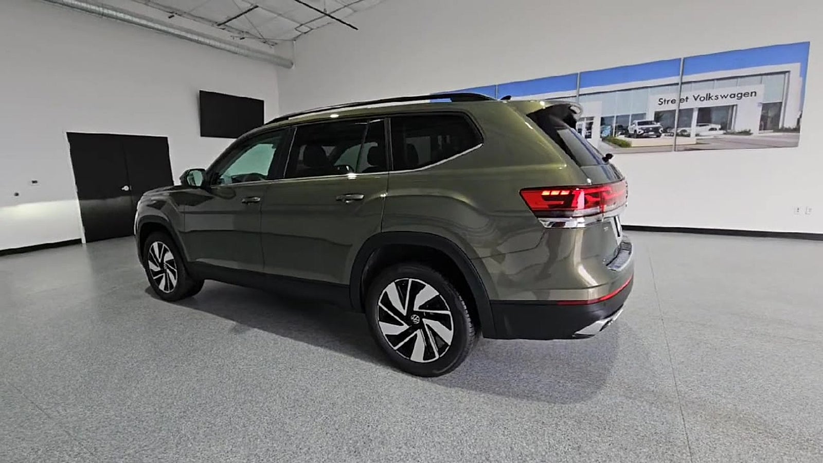 2026 Volkswagen Atlas SE with Technology