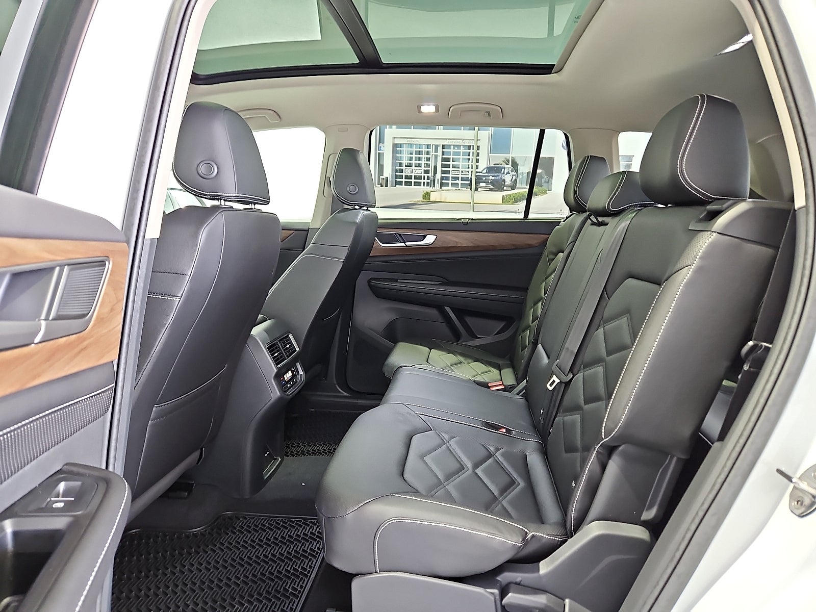 2026 Volkswagen Atlas SE with Technology