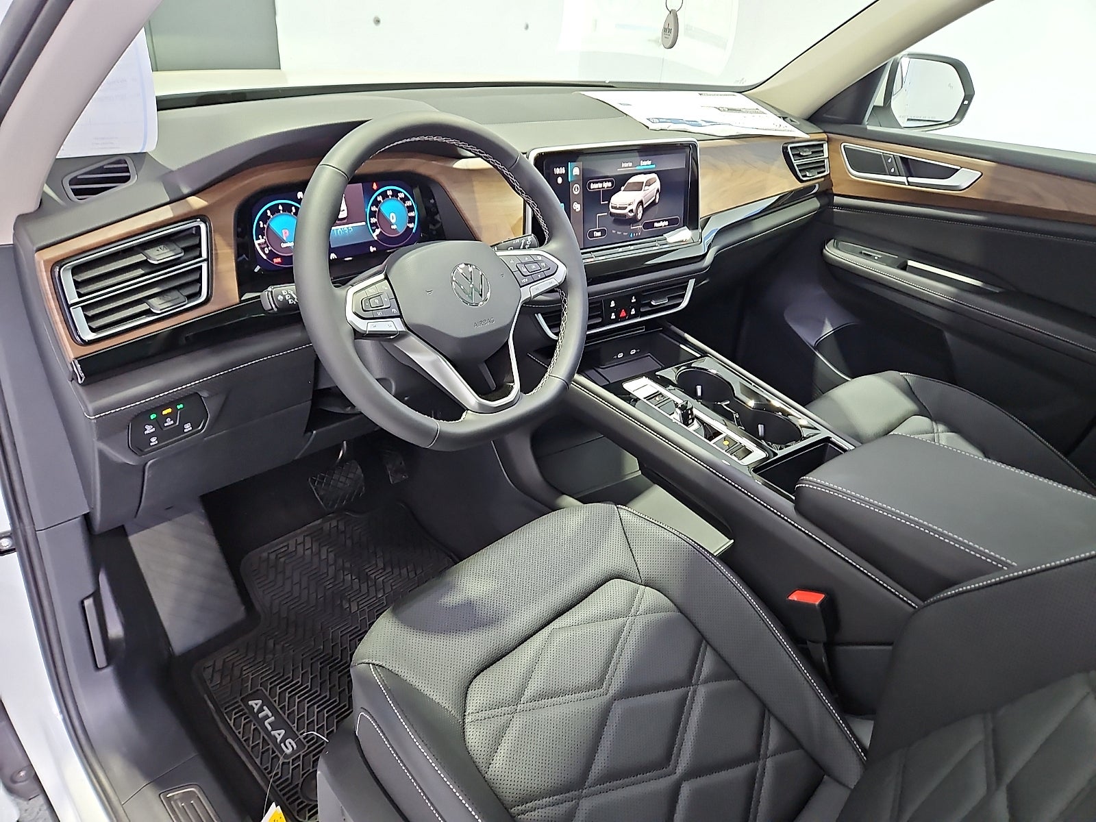 2026 Volkswagen Atlas SE with Technology