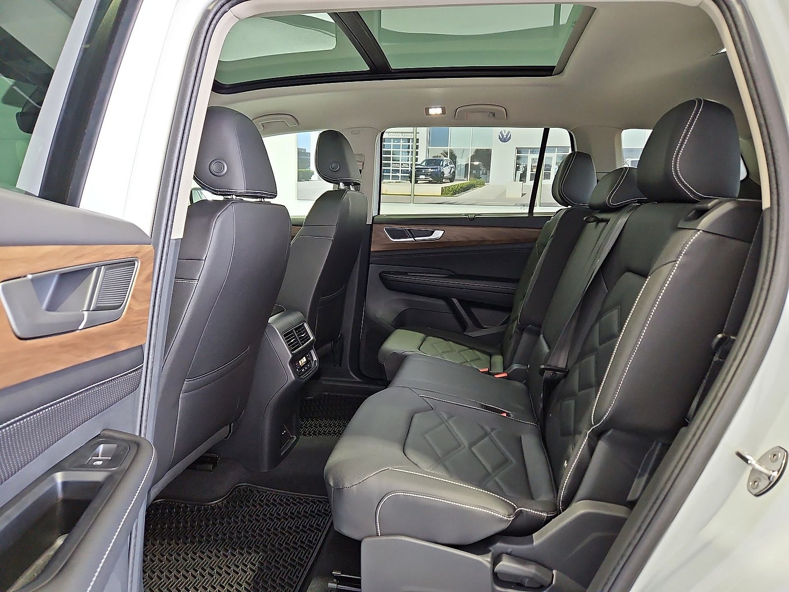2026 Volkswagen Atlas SE with Technology