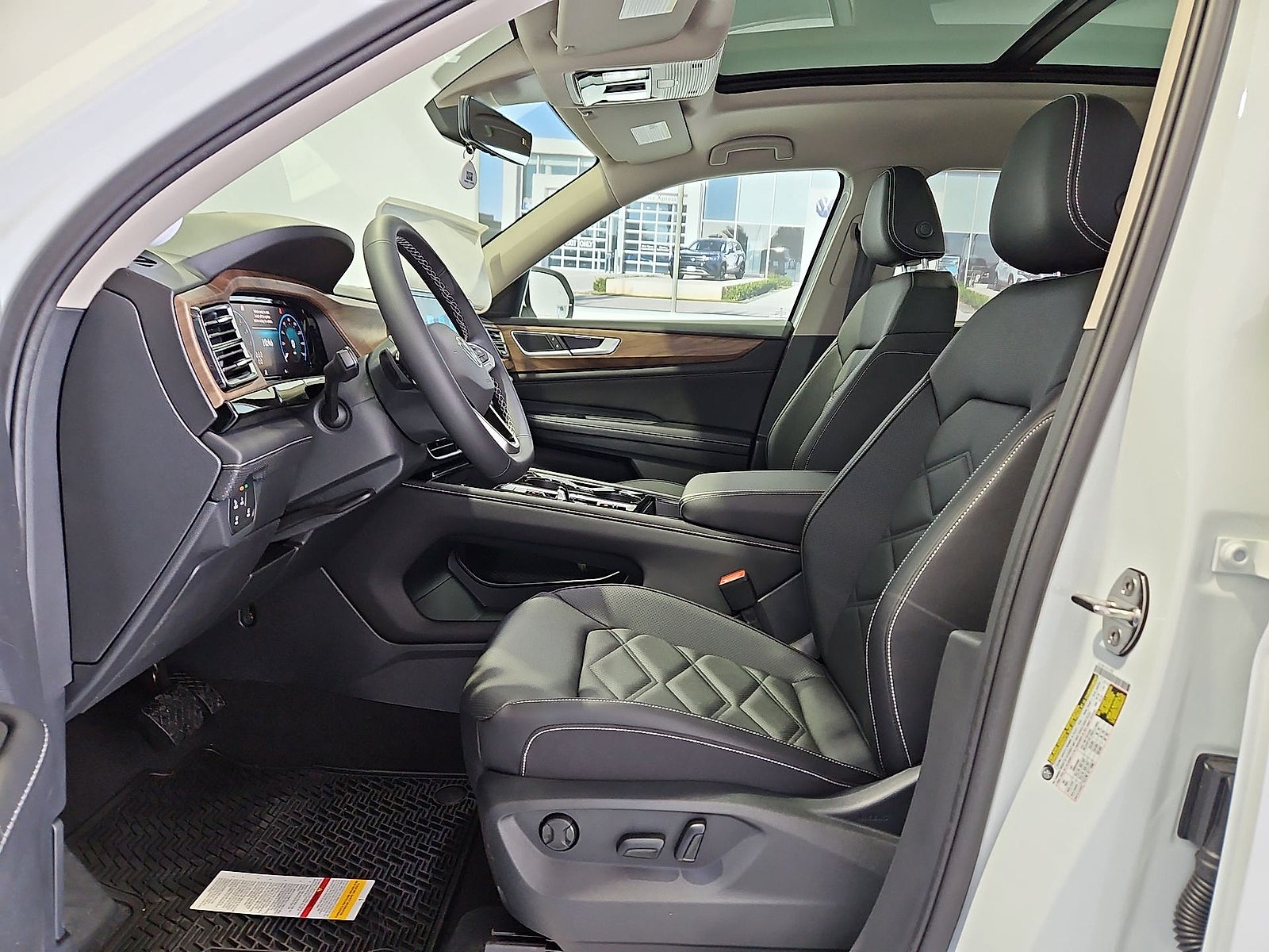 2026 Volkswagen Atlas SE with Technology