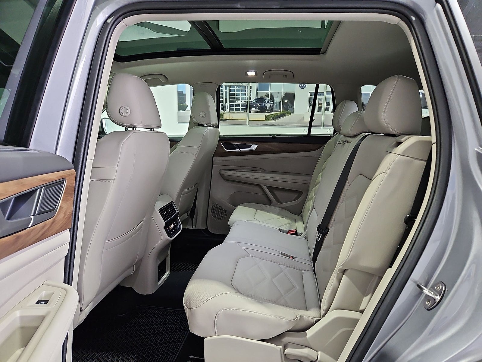 2026 Volkswagen Atlas SE with Technology