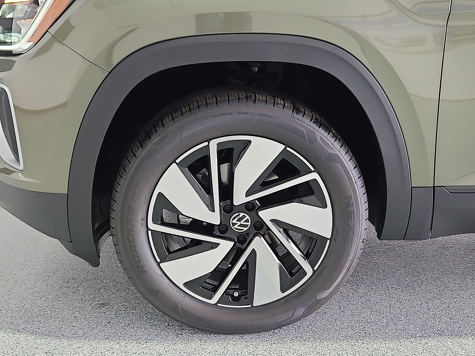 2026 Volkswagen Atlas SE with Technology