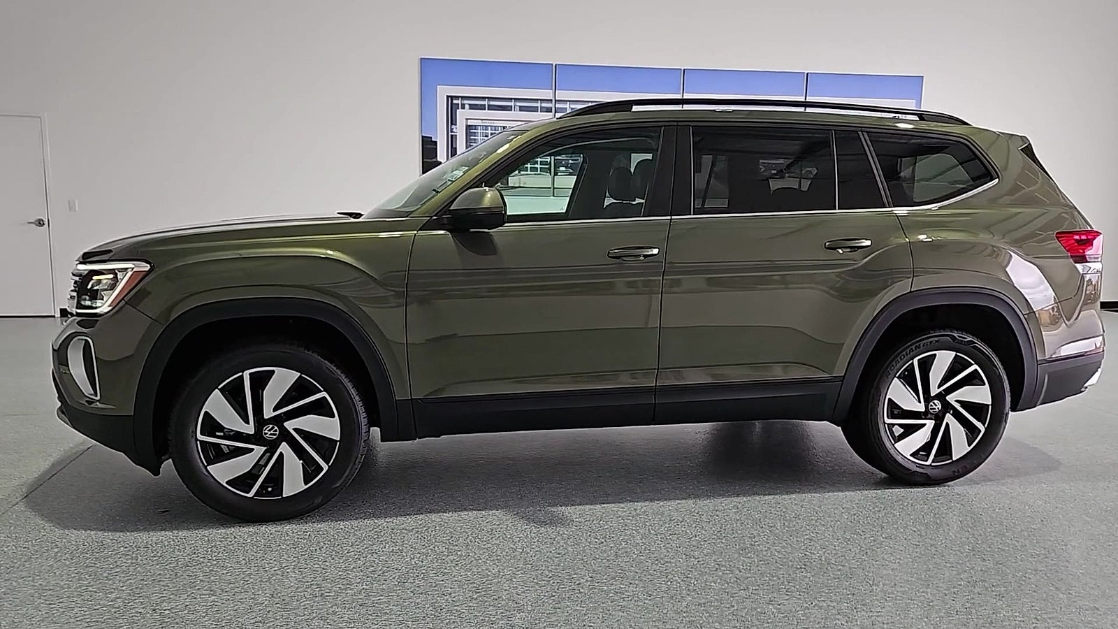 2026 Volkswagen Atlas SE with Technology