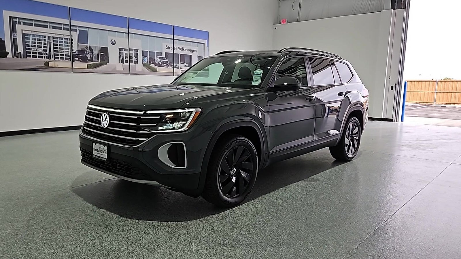 2026 Volkswagen Atlas SE with Technology