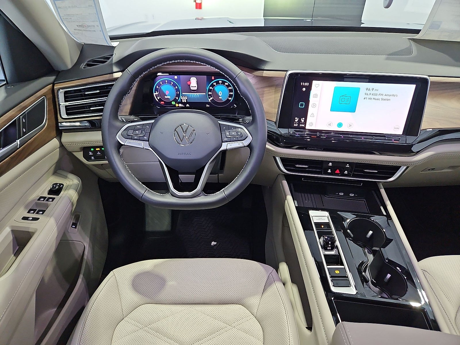 2026 Volkswagen Atlas SE with Technology