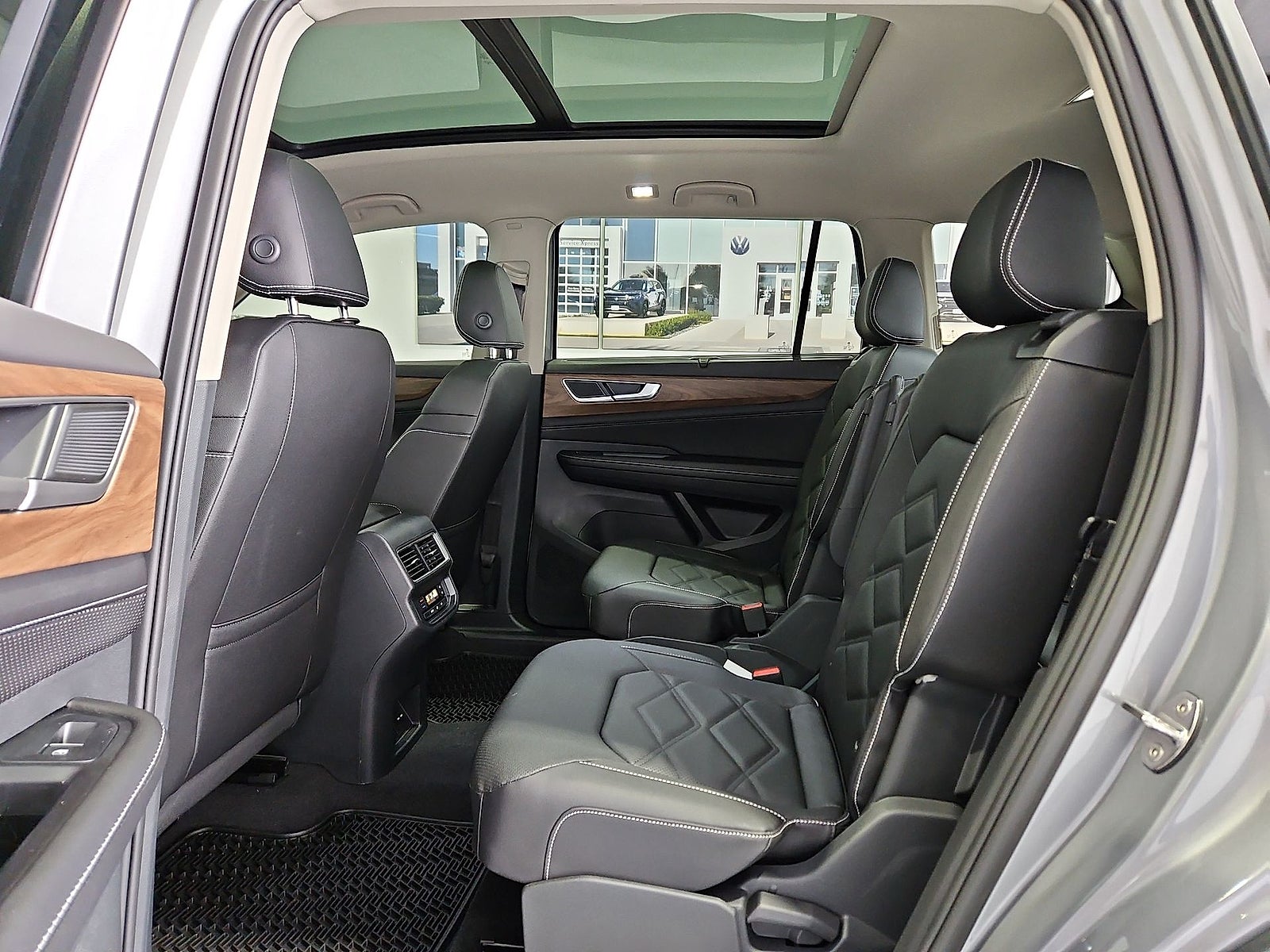 2026 Volkswagen Atlas SE with Technology